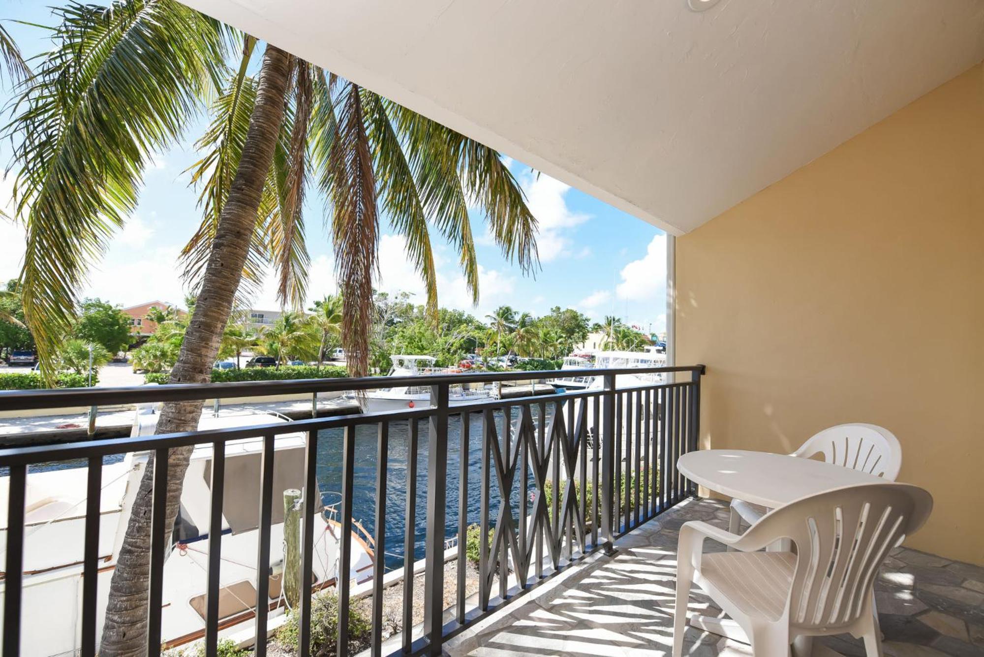 King Suite with Balcony - Non-Smoking - Photo 10