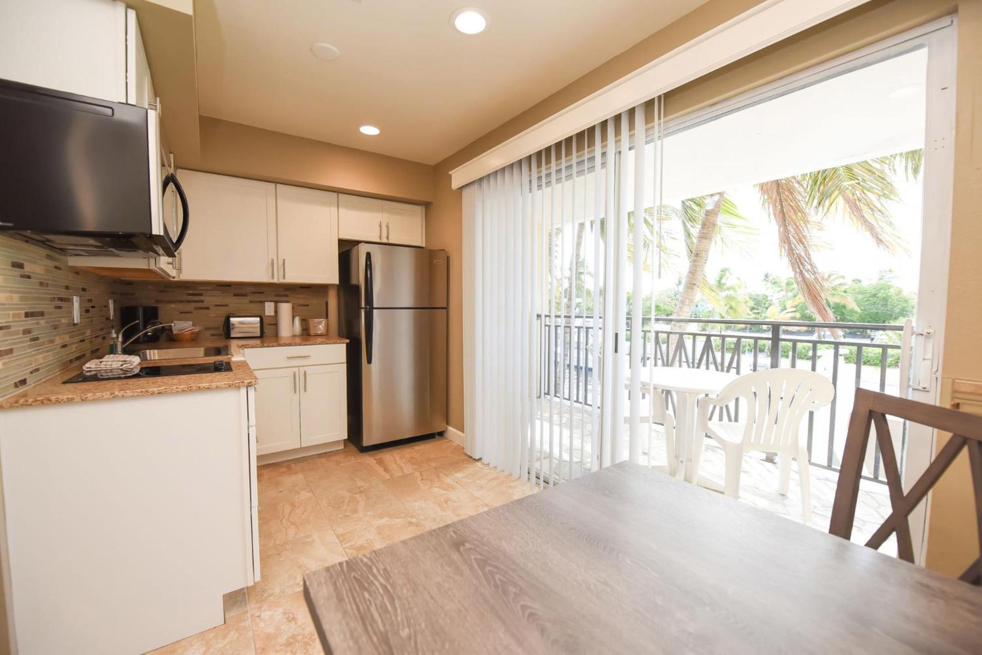 King Suite with Balcony - Non-Smoking - Photo 18