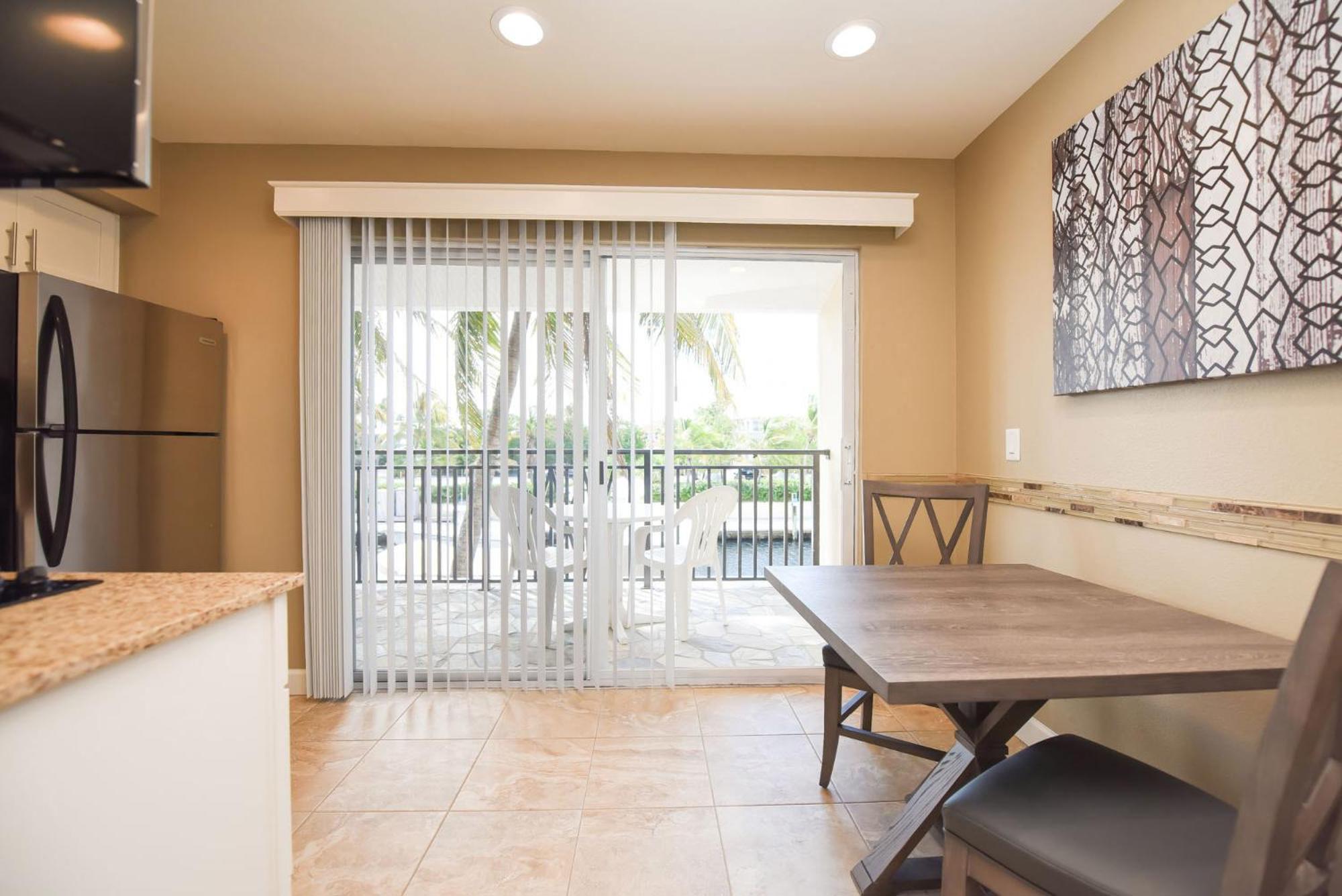 King Suite with Balcony - Non-Smoking - Photo 12