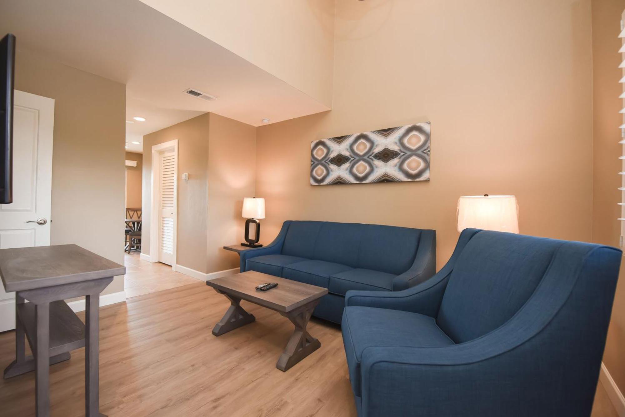 King Suite with Balcony - Non-Smoking - Photo 11