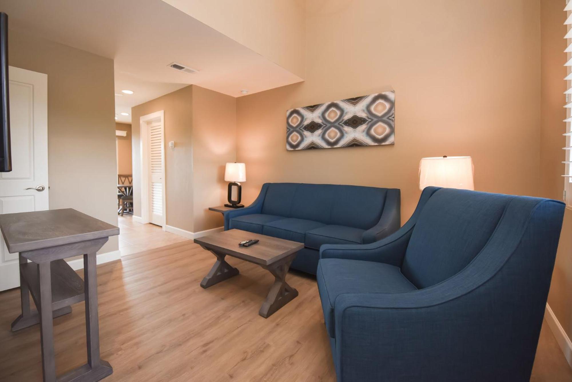 King Suite with Balcony - Non-Smoking - Photo 14