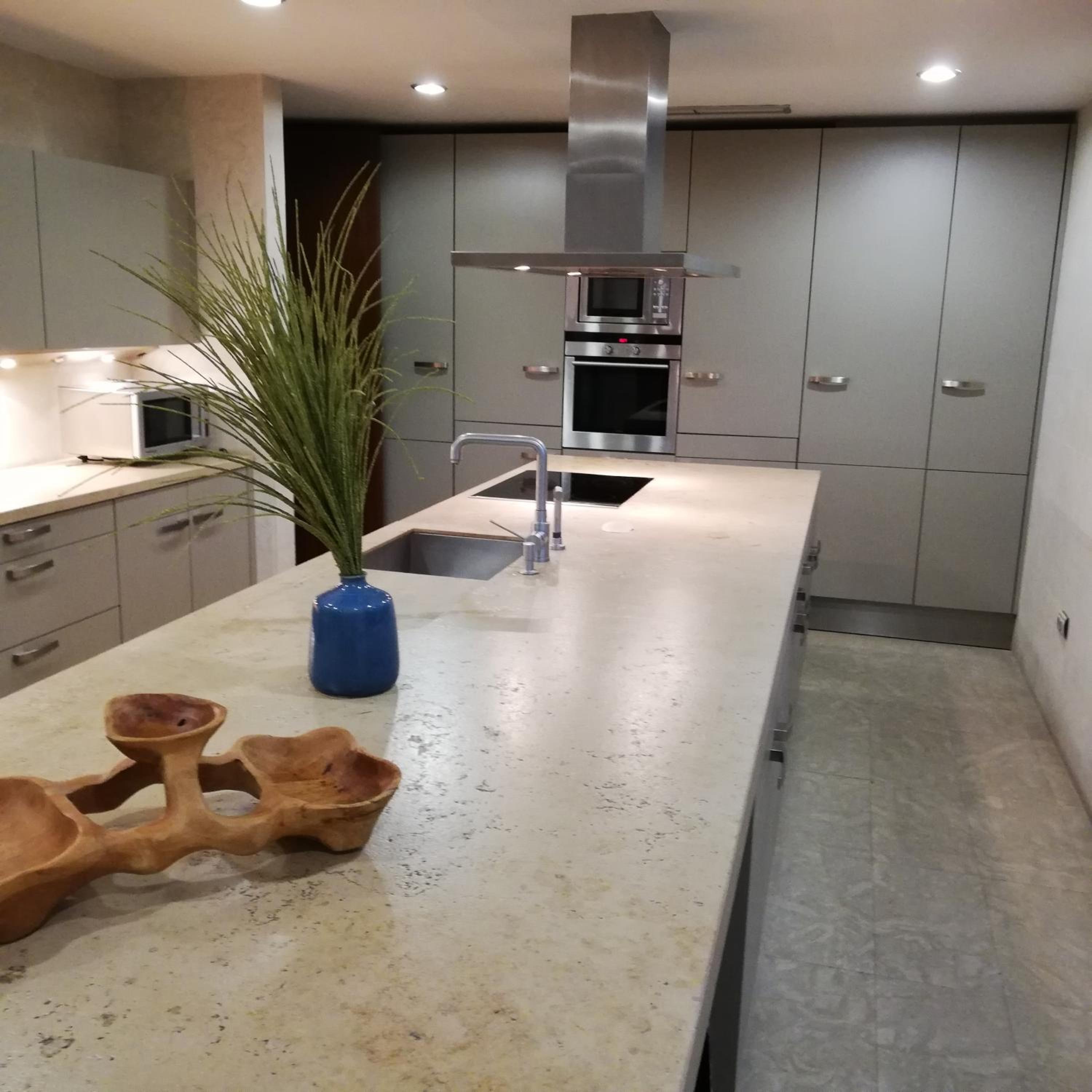 Six-Bedroom House - Photo 81