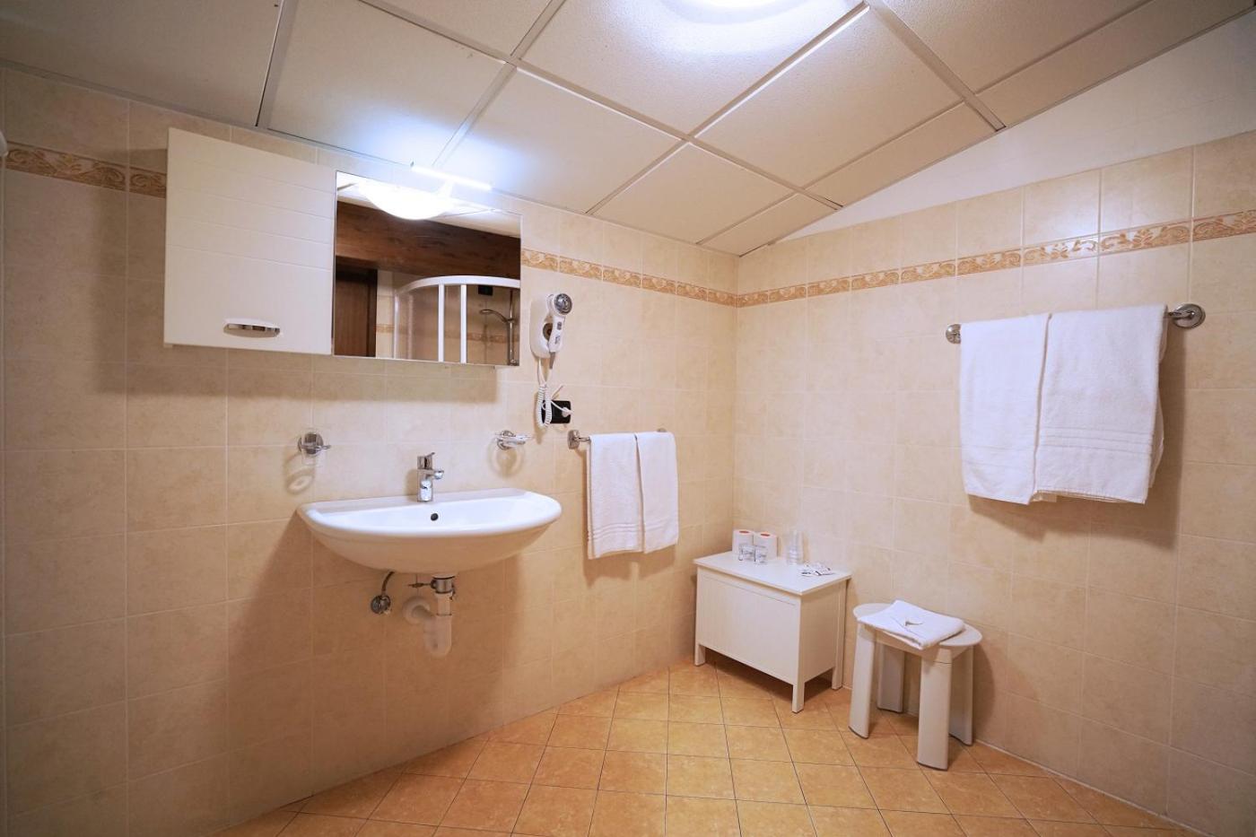 Twin Room with Private Bathroom