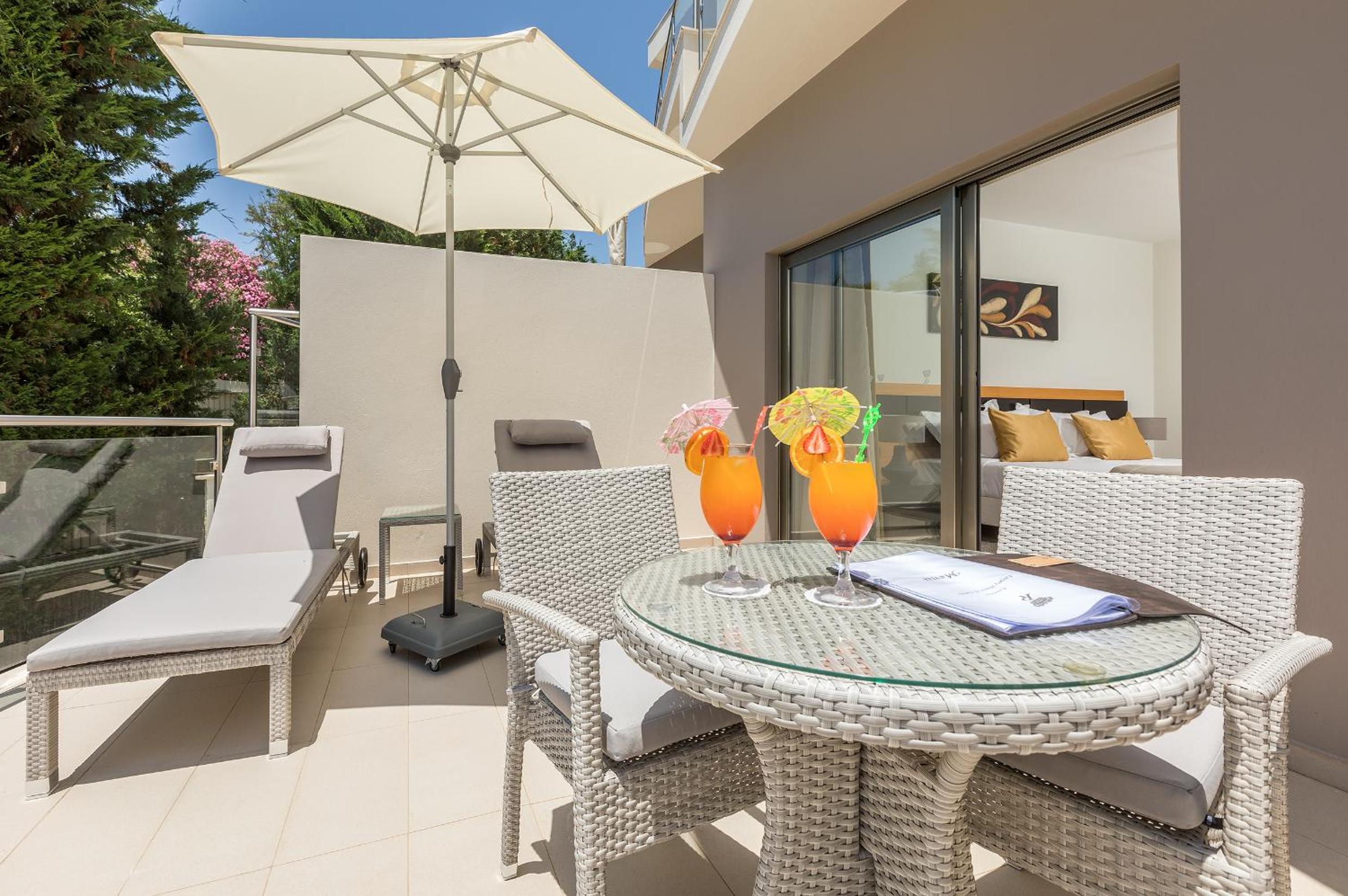 Double Room with Garden View - Photo 3