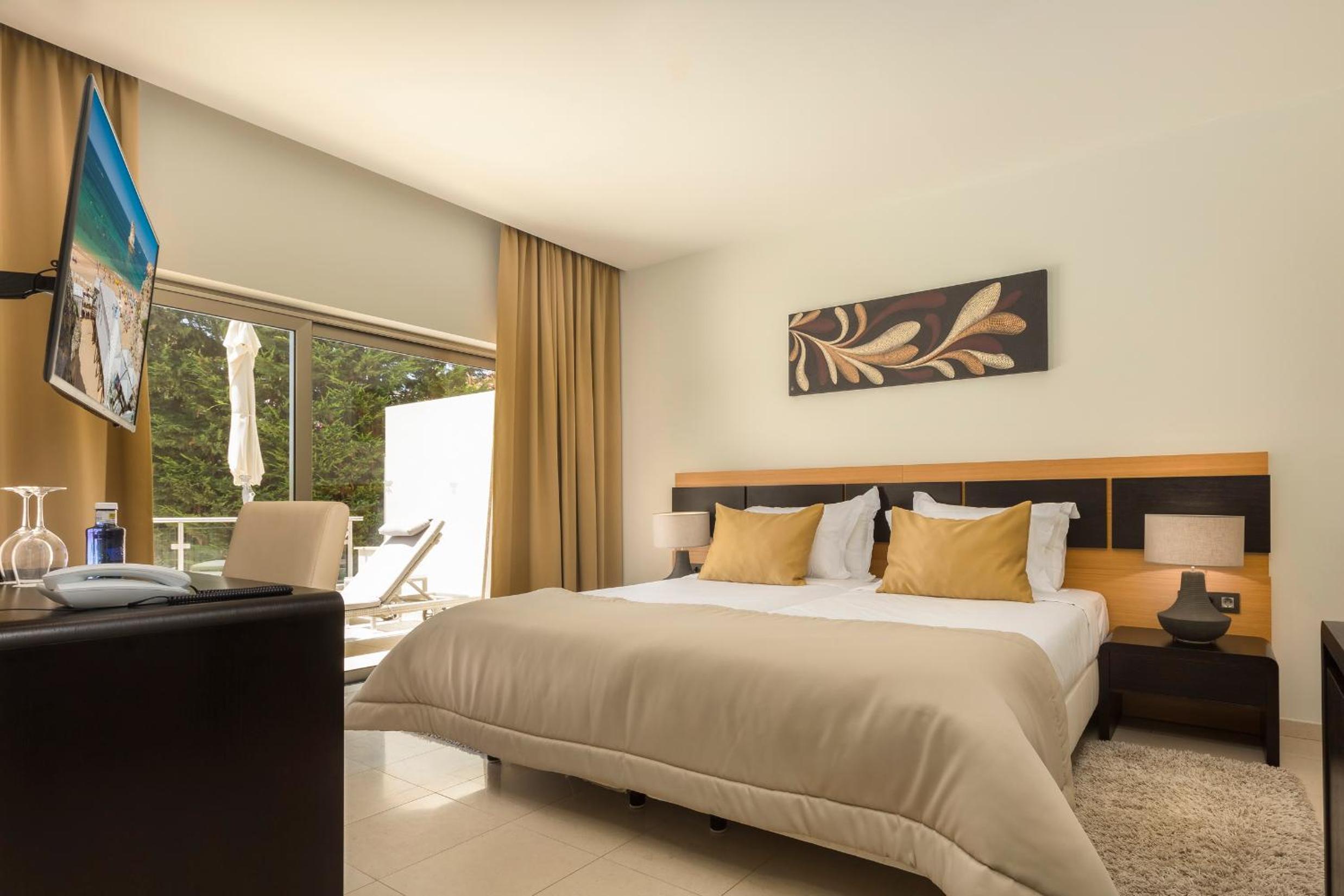 Double Room with Garden View - Photo 4