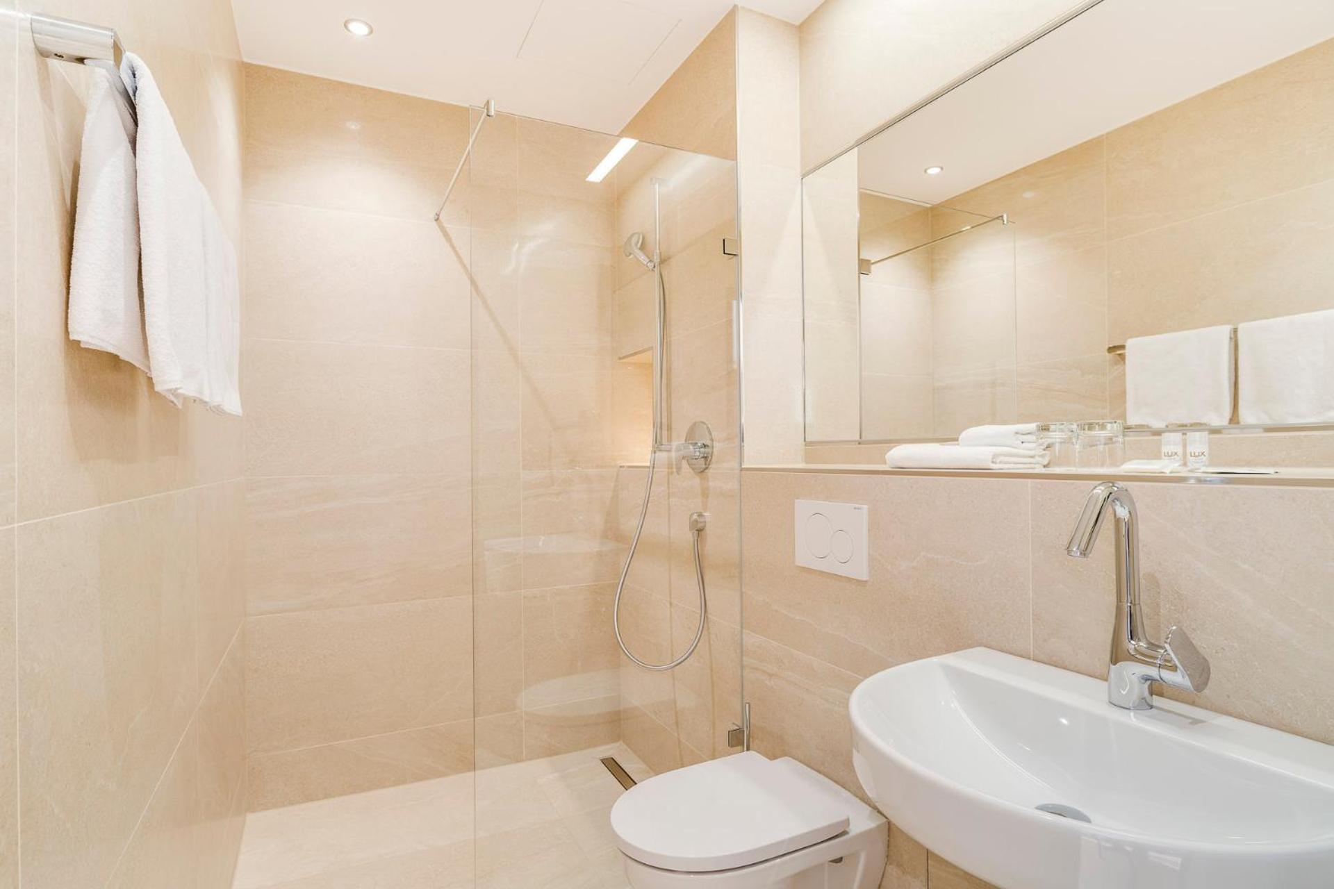 Double Room - Photo 6