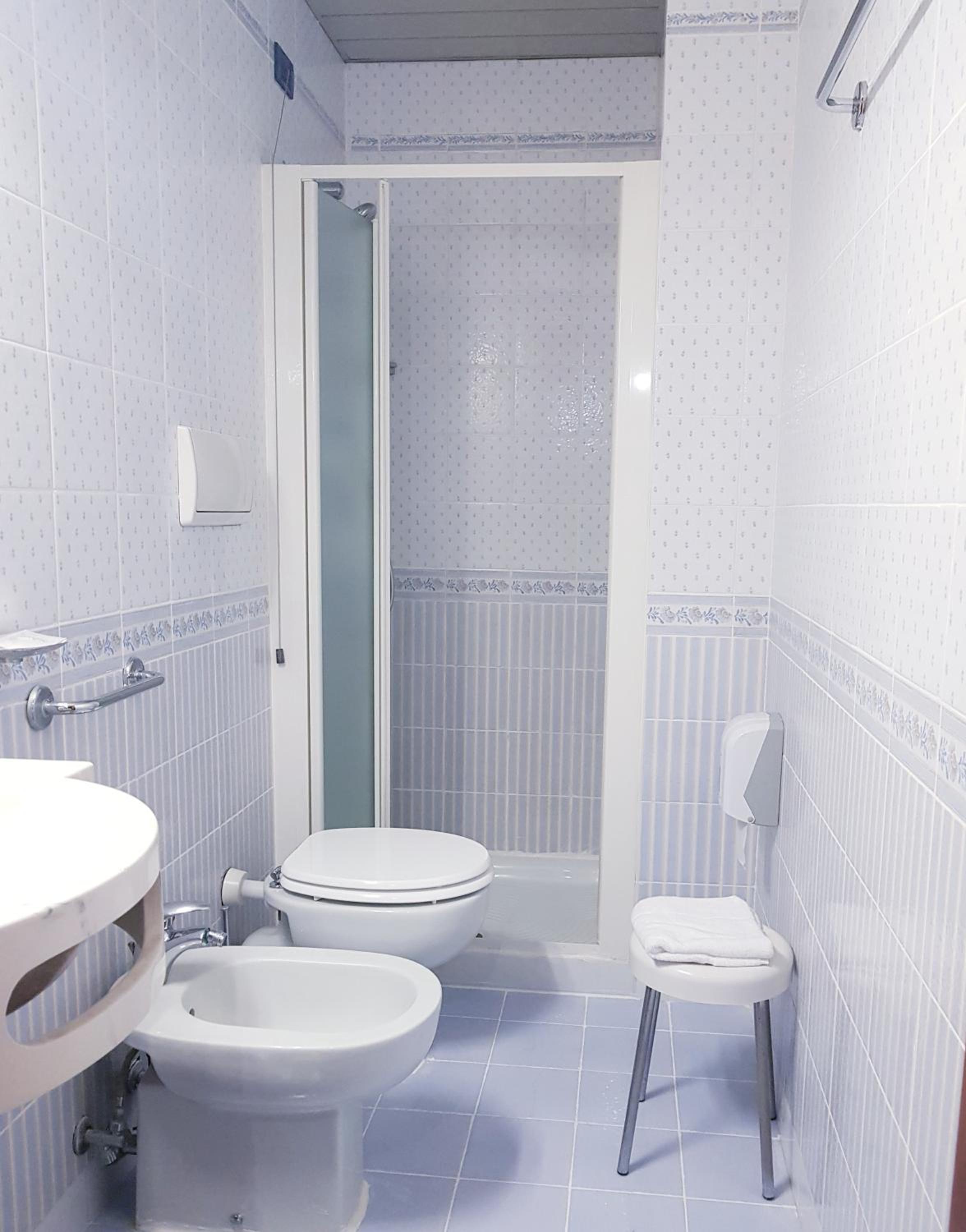 Double or Twin Room - Photo 9