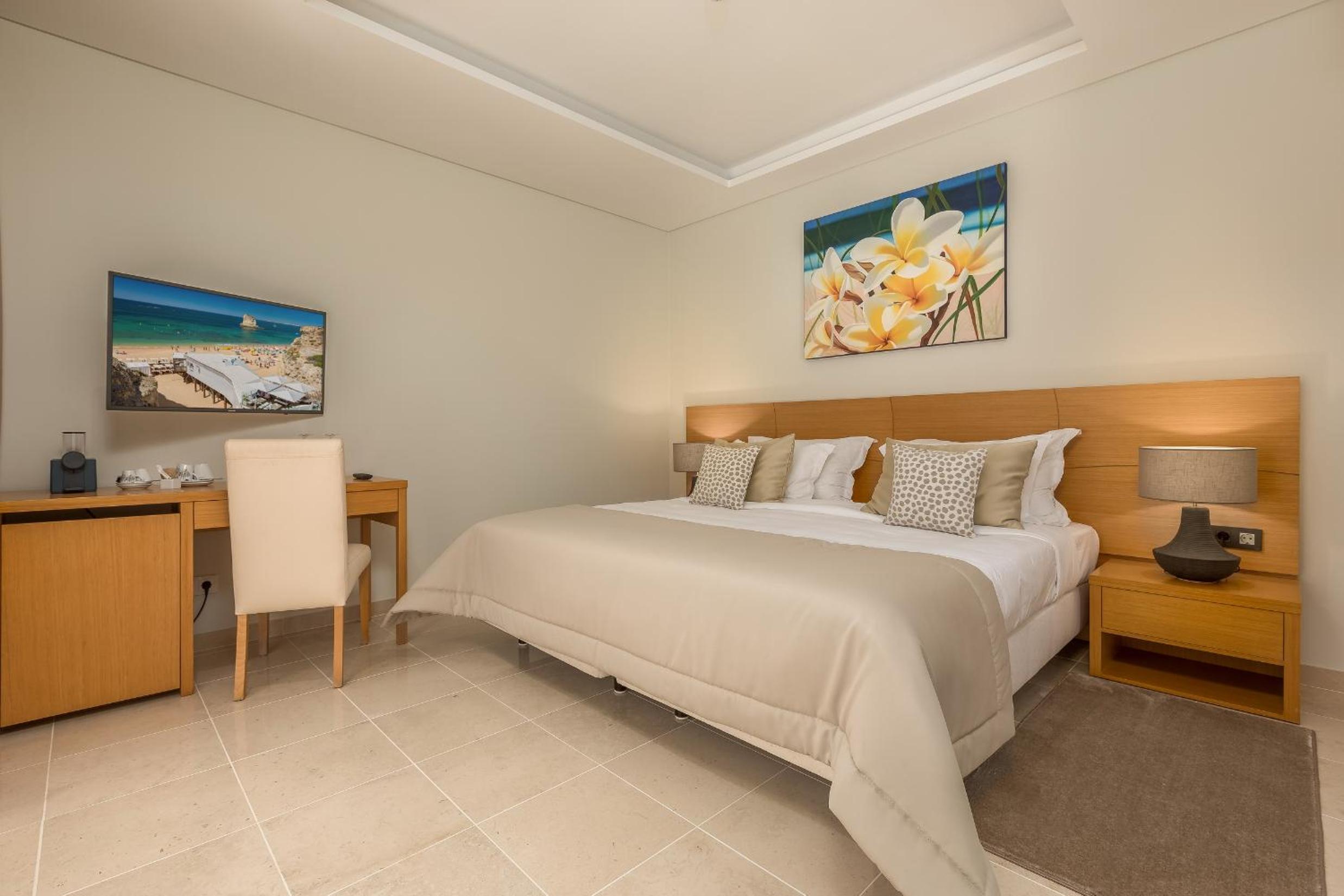 Suite with Garden View - Photo 9