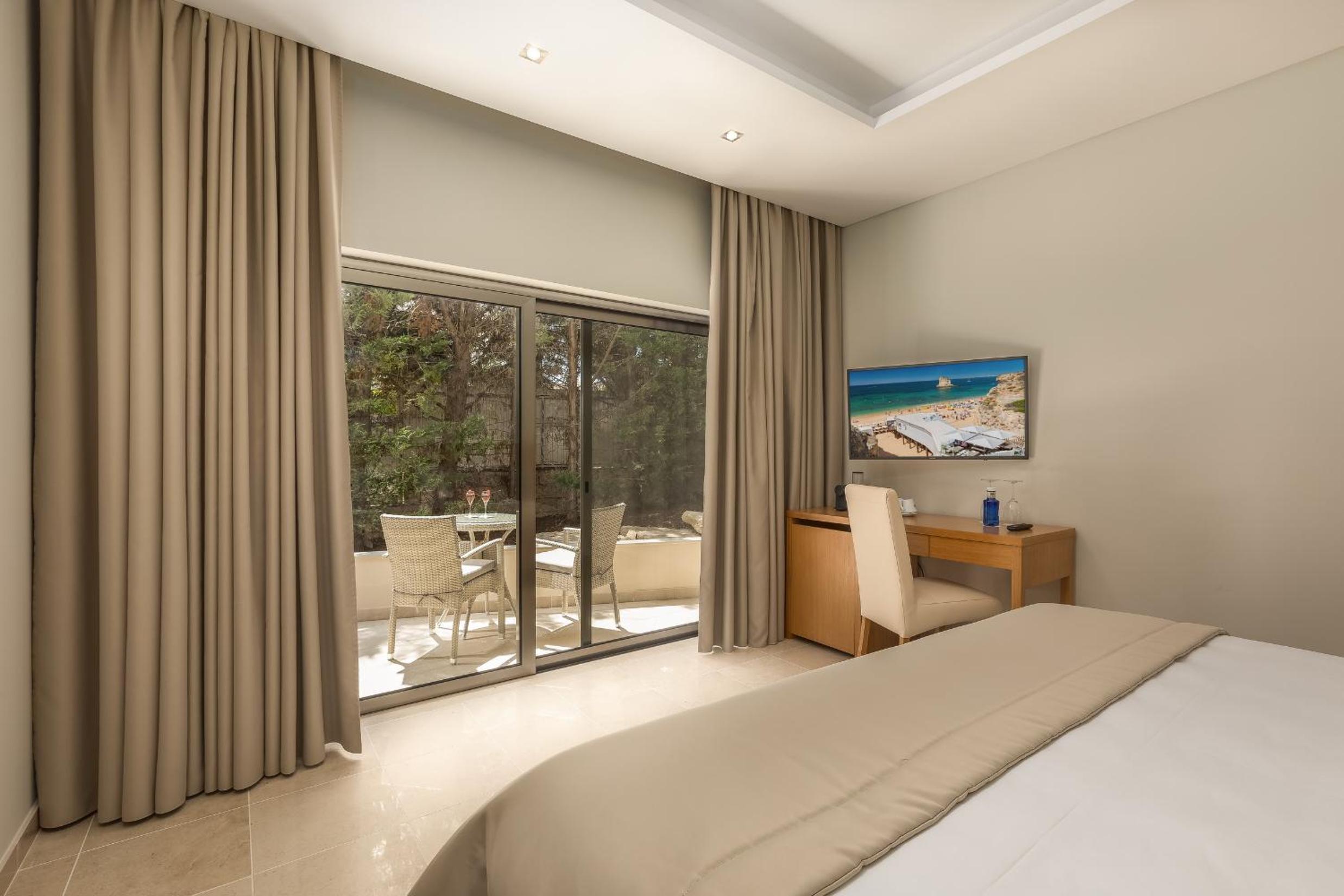 Suite with Garden View - Photo 4