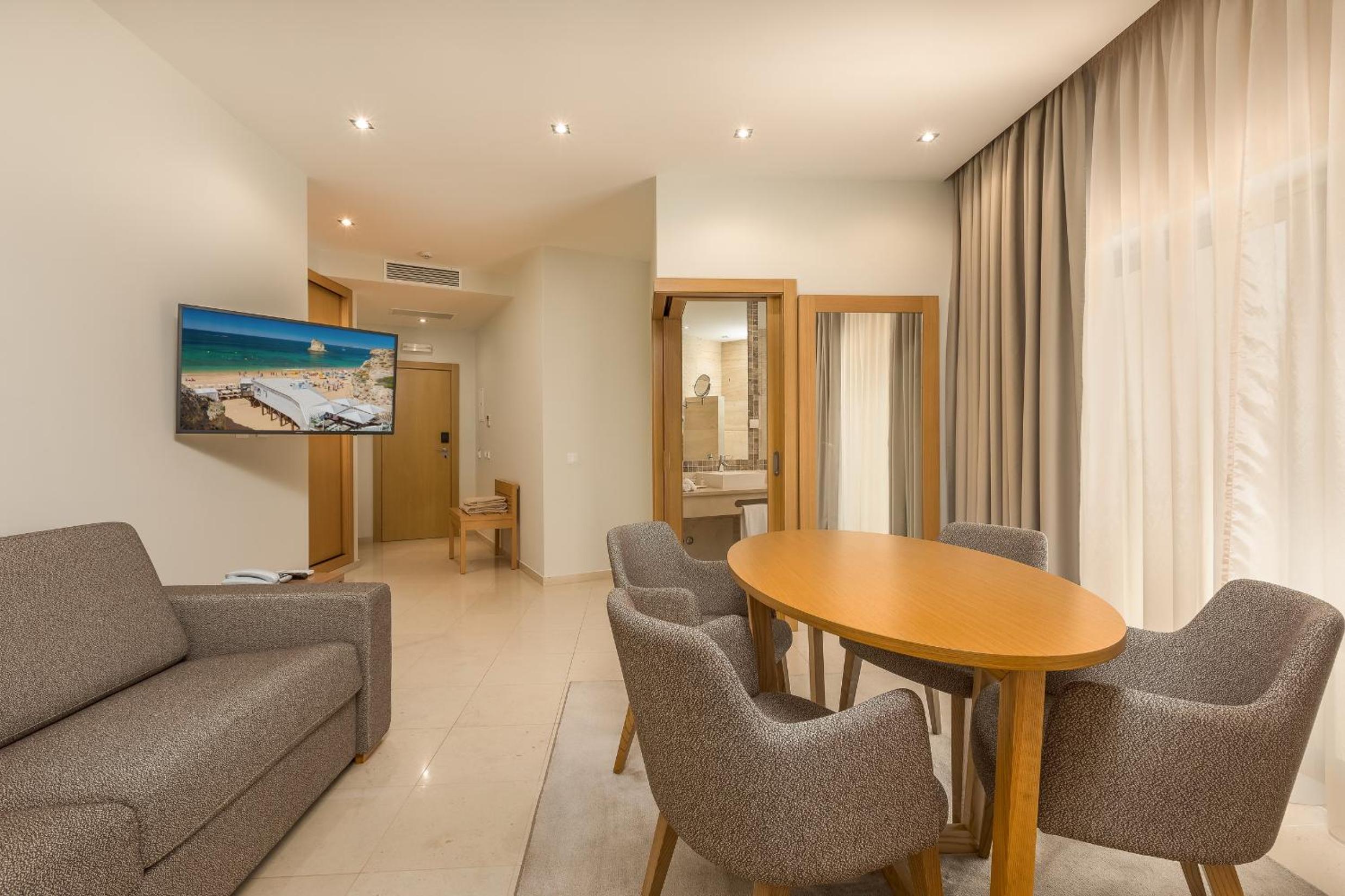 Suite with Garden View - Photo 5