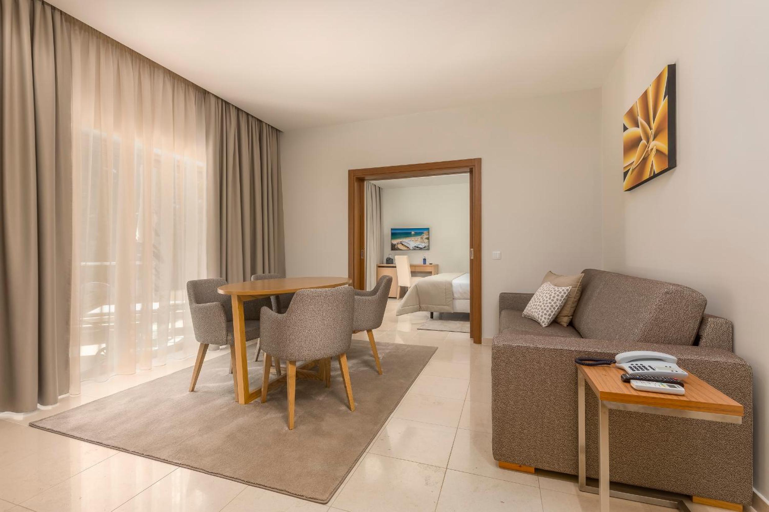 Suite with Garden View - Photo 7