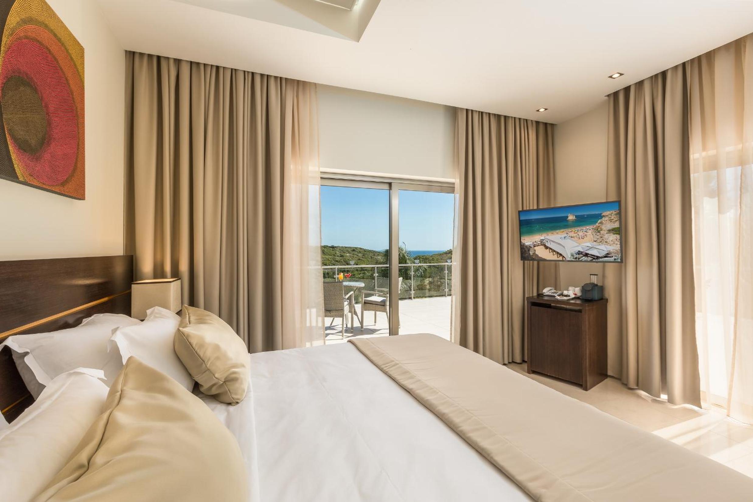 Suite with Sea View - Photo 4