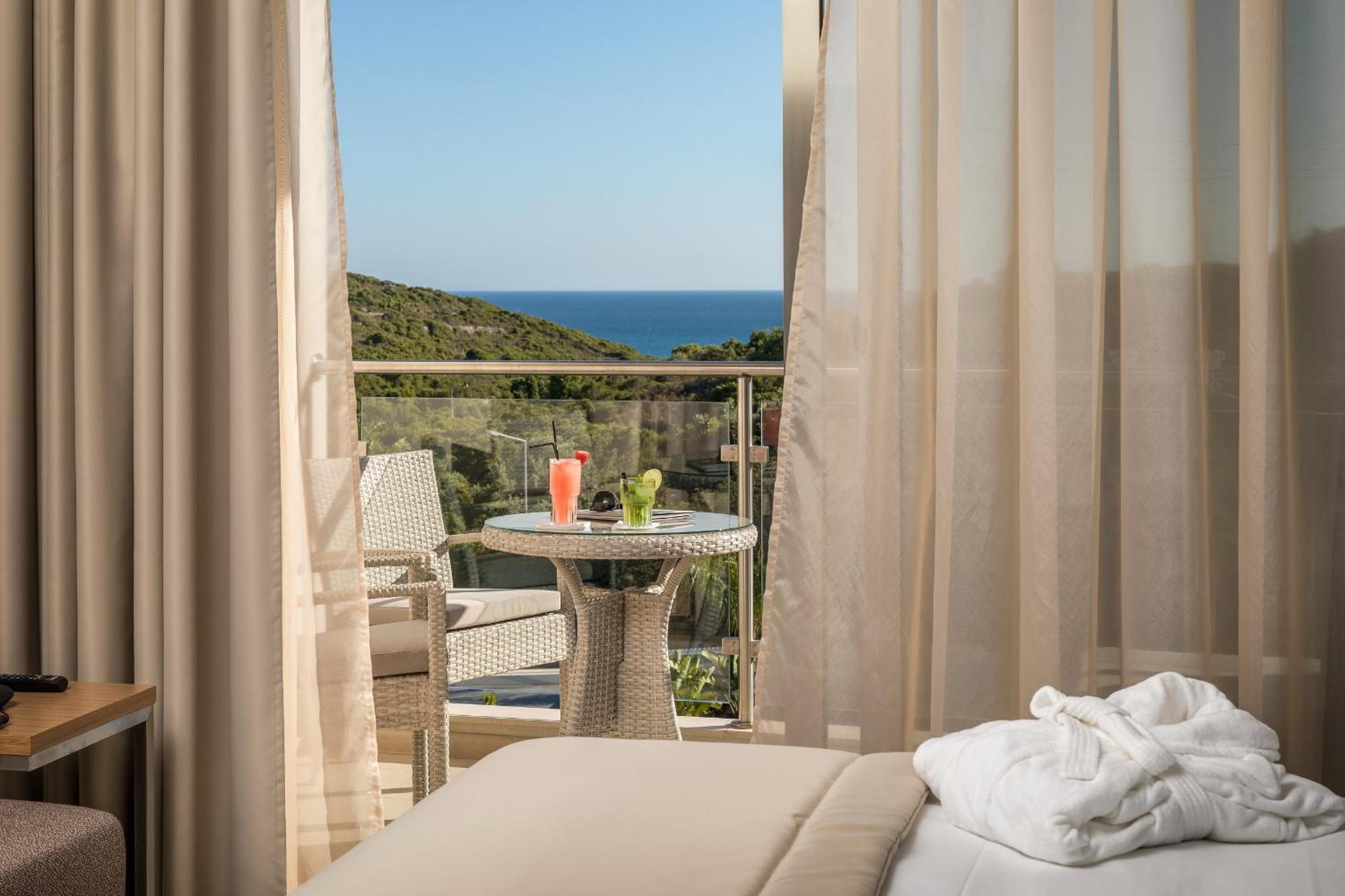 Suite with Sea View - Photo 3