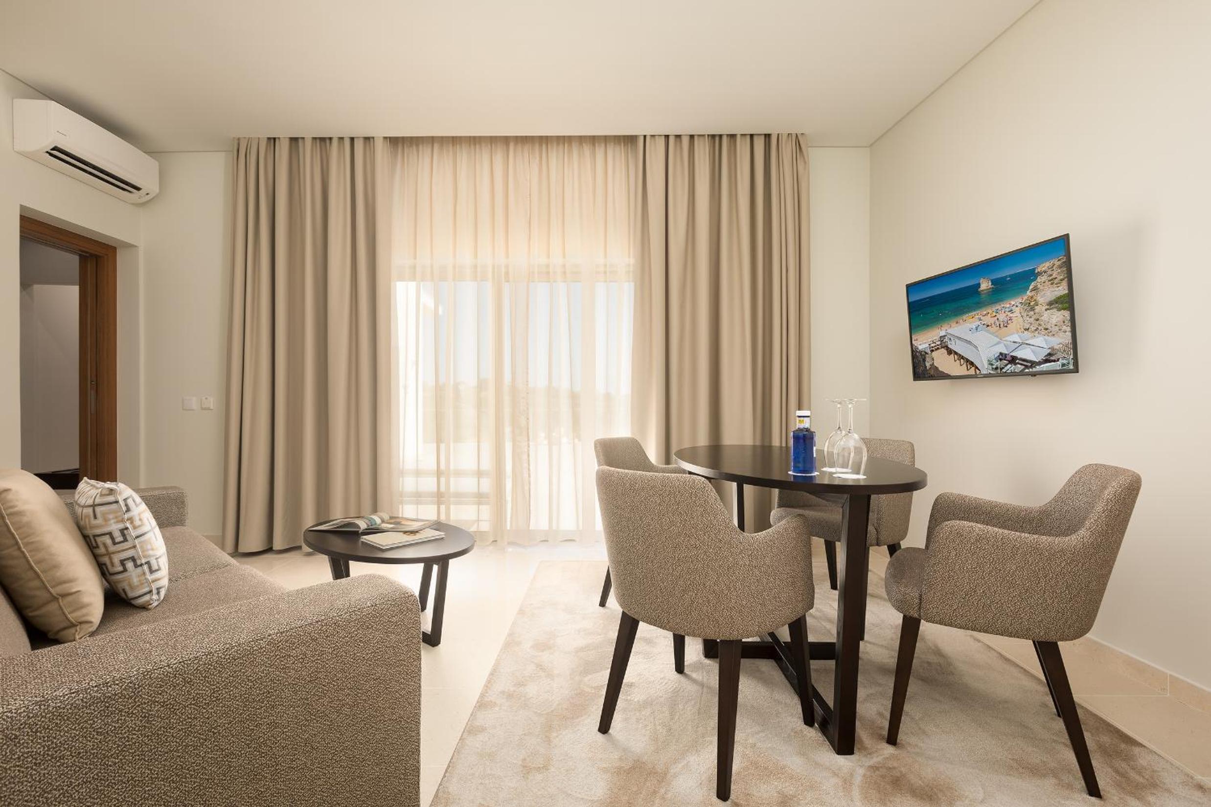 Suite with Sea View - Photo 11