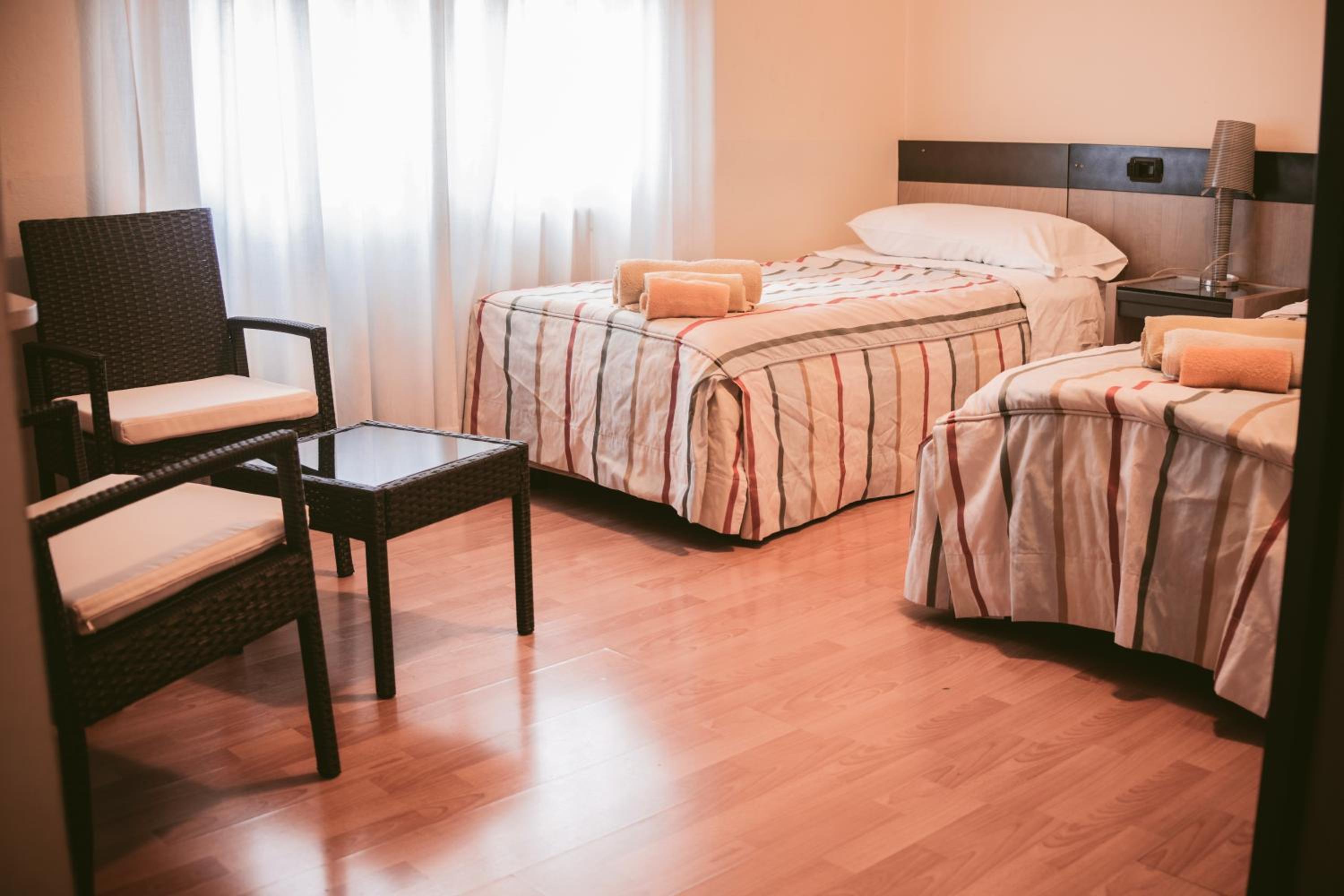 Double or Twin Room - Photo 6