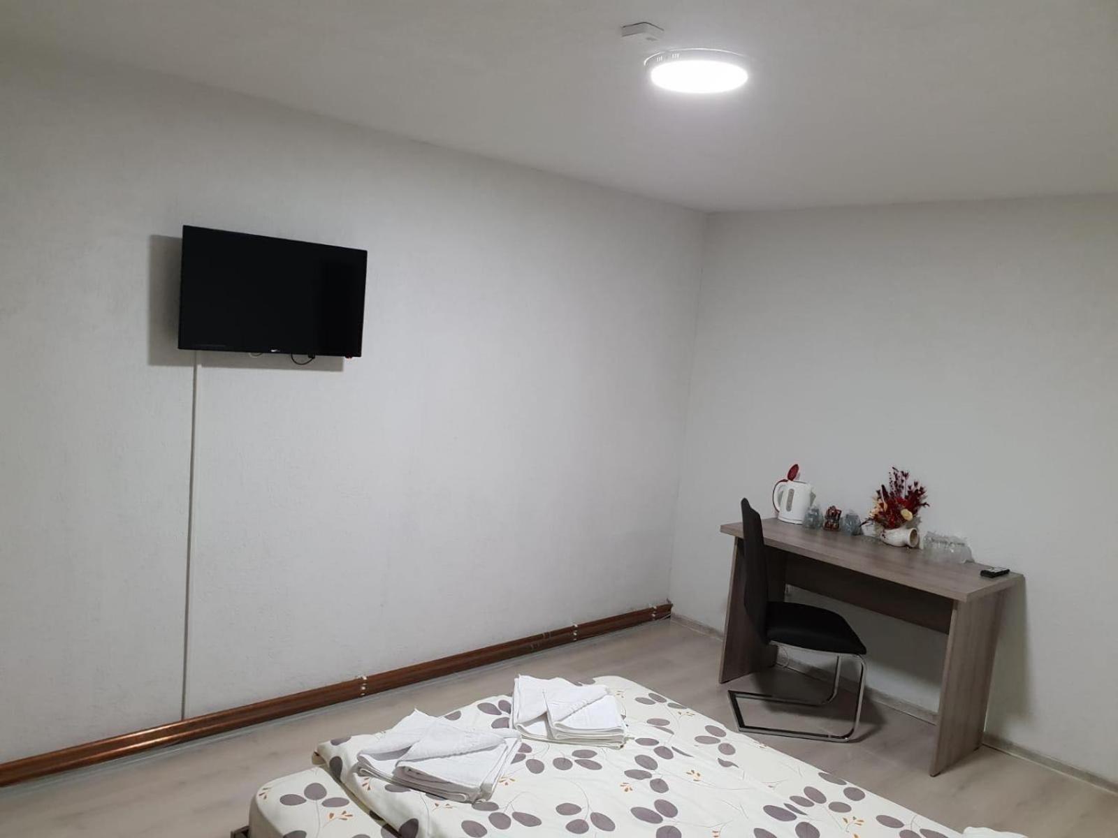 Deluxe Family Suite - Photo 23