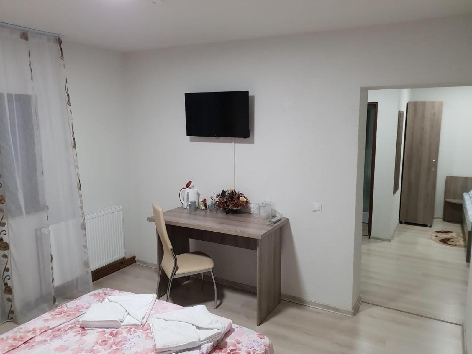 Deluxe Family Suite - Photo 26