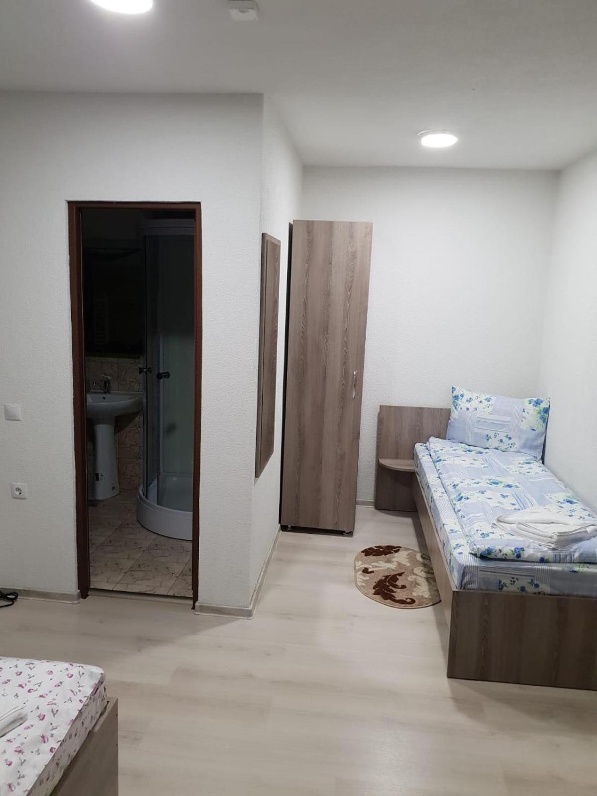 Deluxe Family Suite - Photo 30