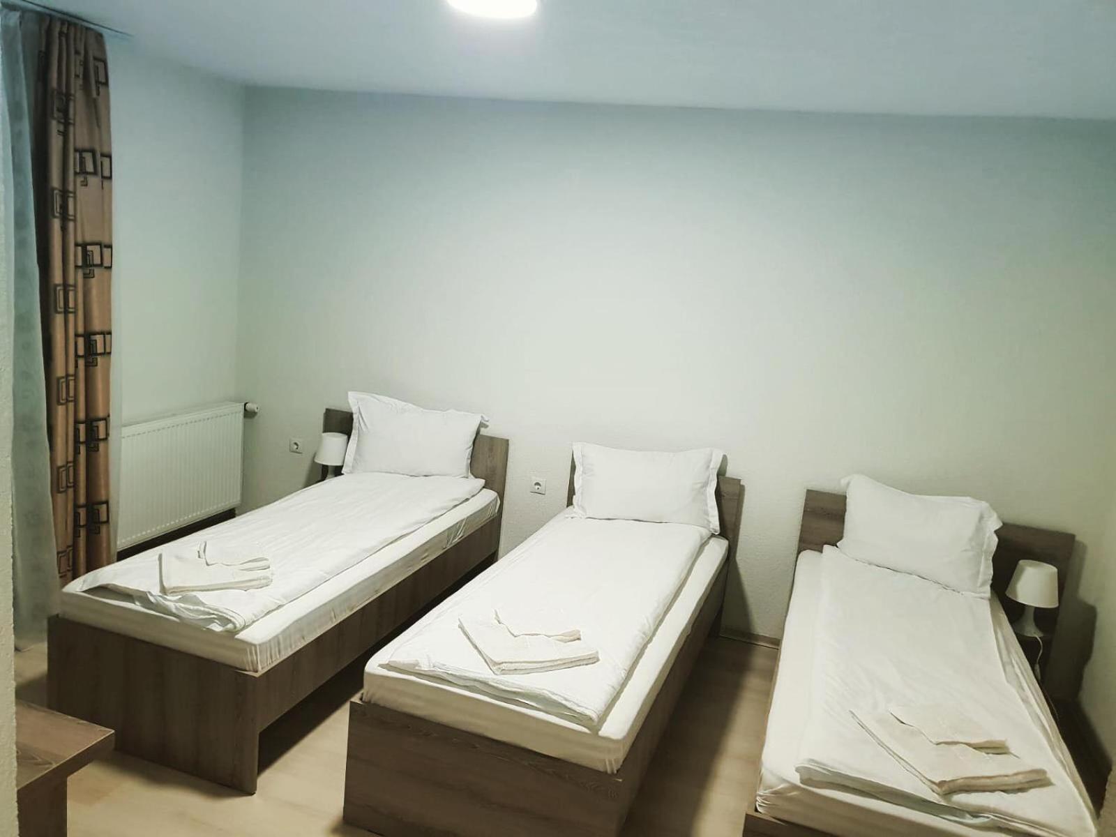 Standard Triple Room - Photo 11
