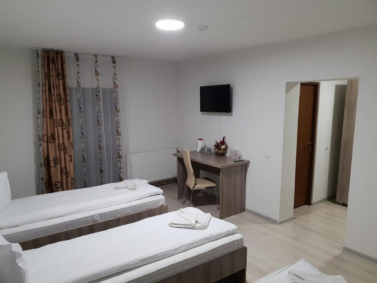 Standard Triple Room - Photo 9