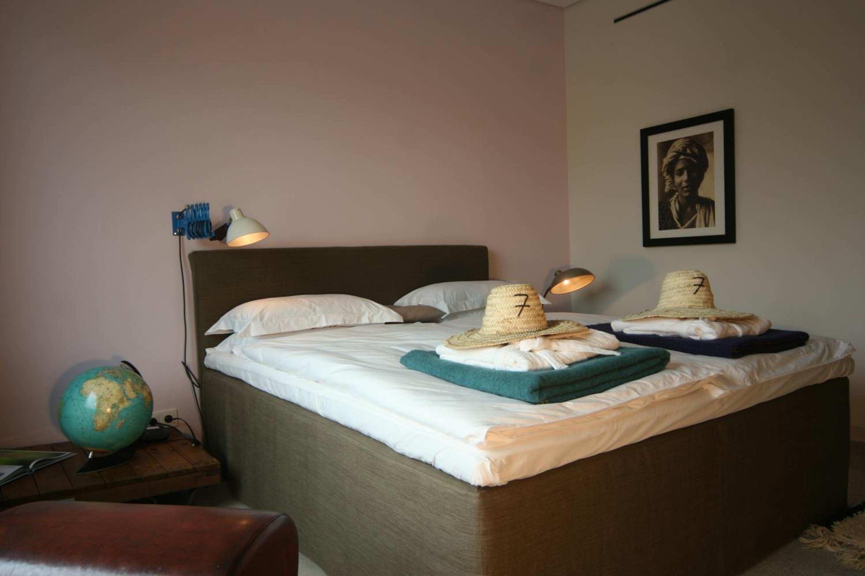 Double Room with City View - Photo 1