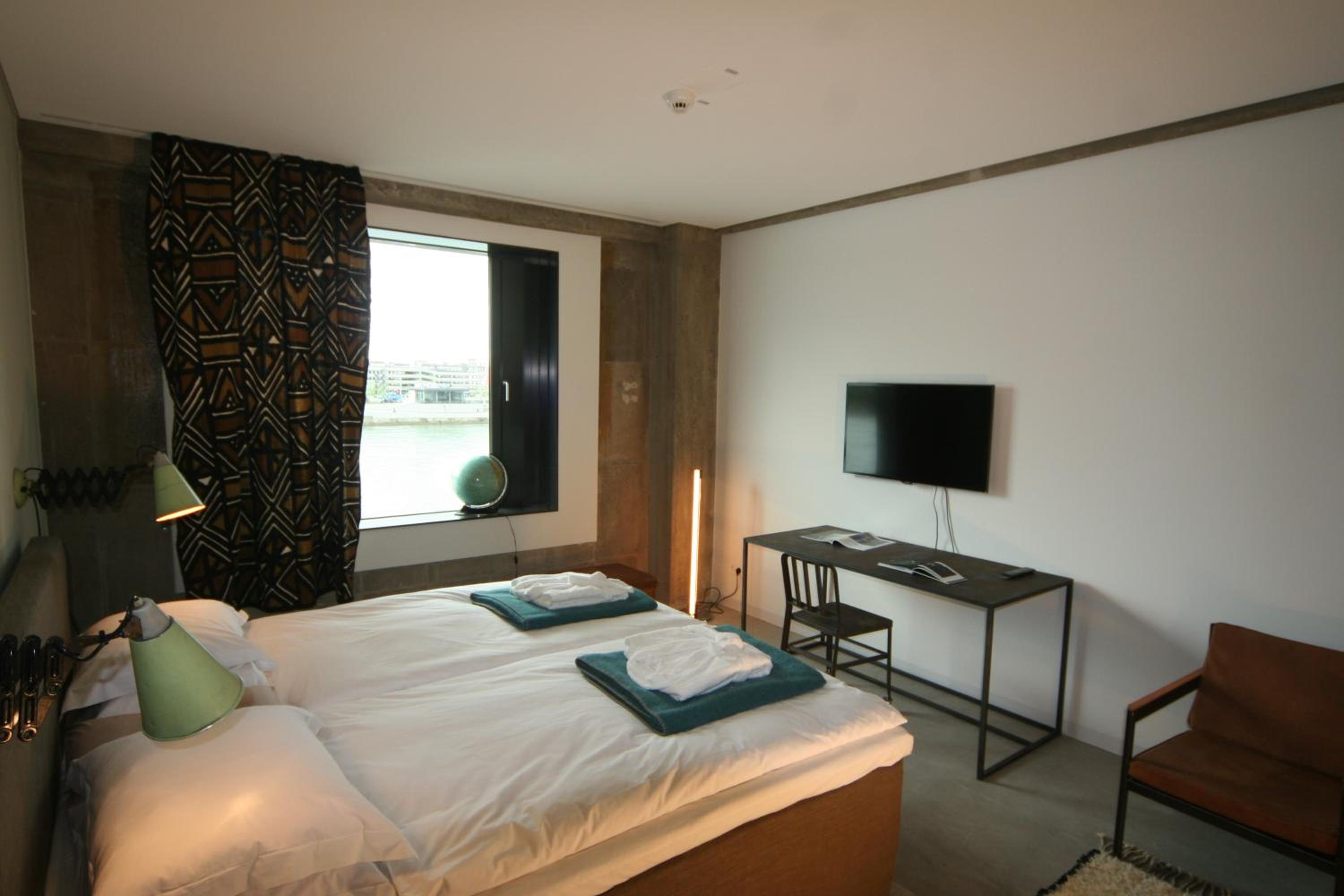 Double Room with River View - Photo 1
