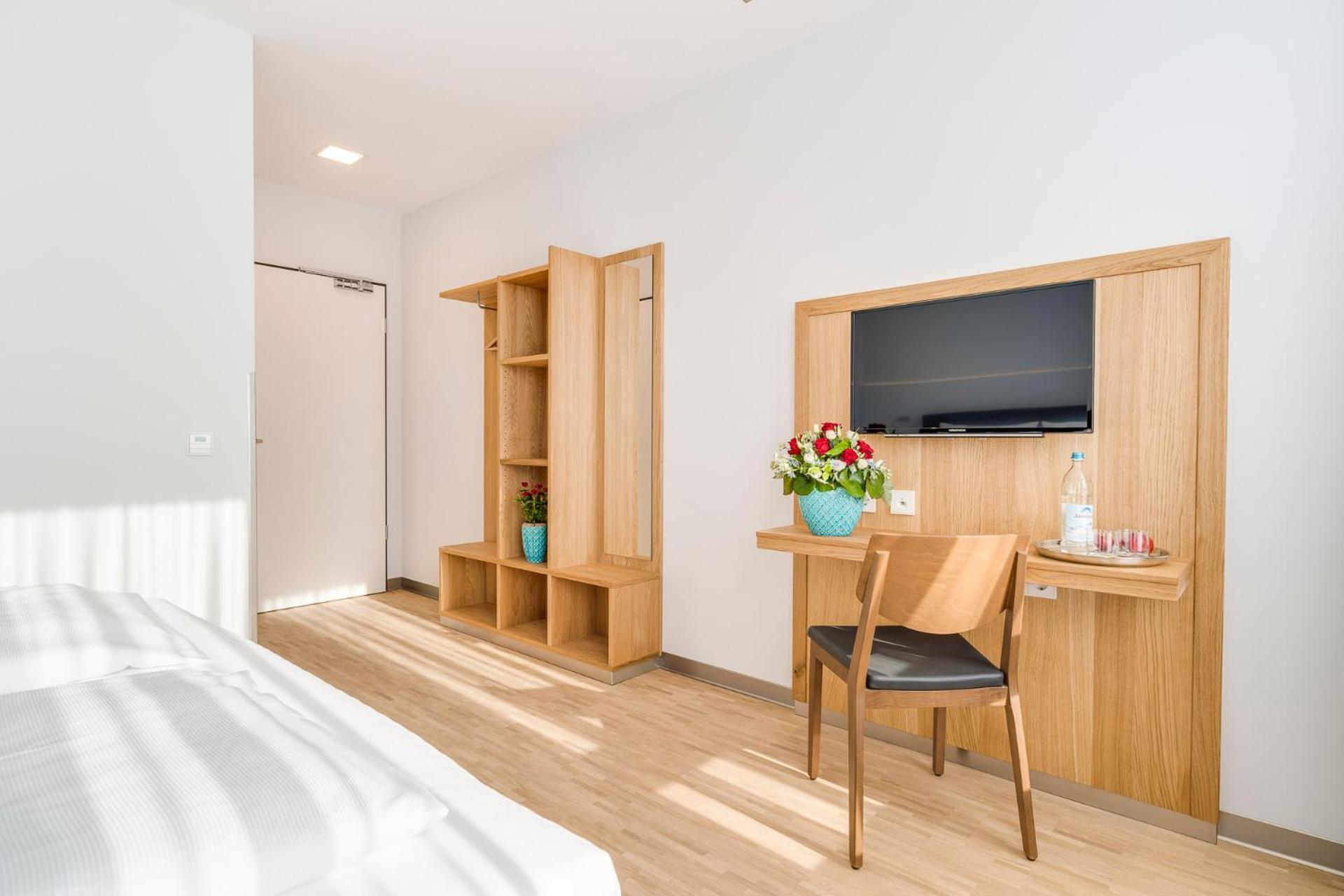 Double Room - Photo 8