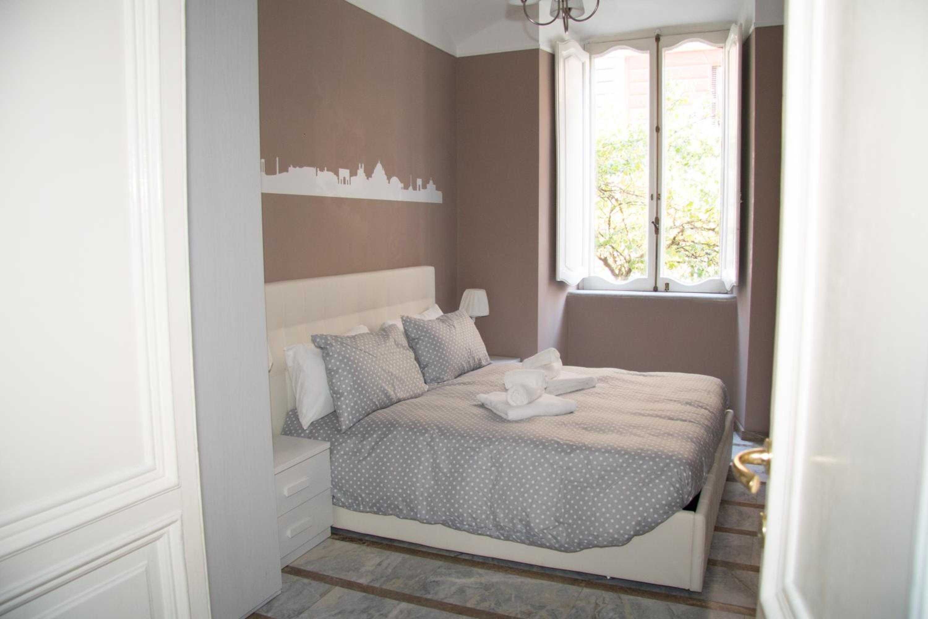 Three-Bedroom Apartment - Via Silla 91 photo 2