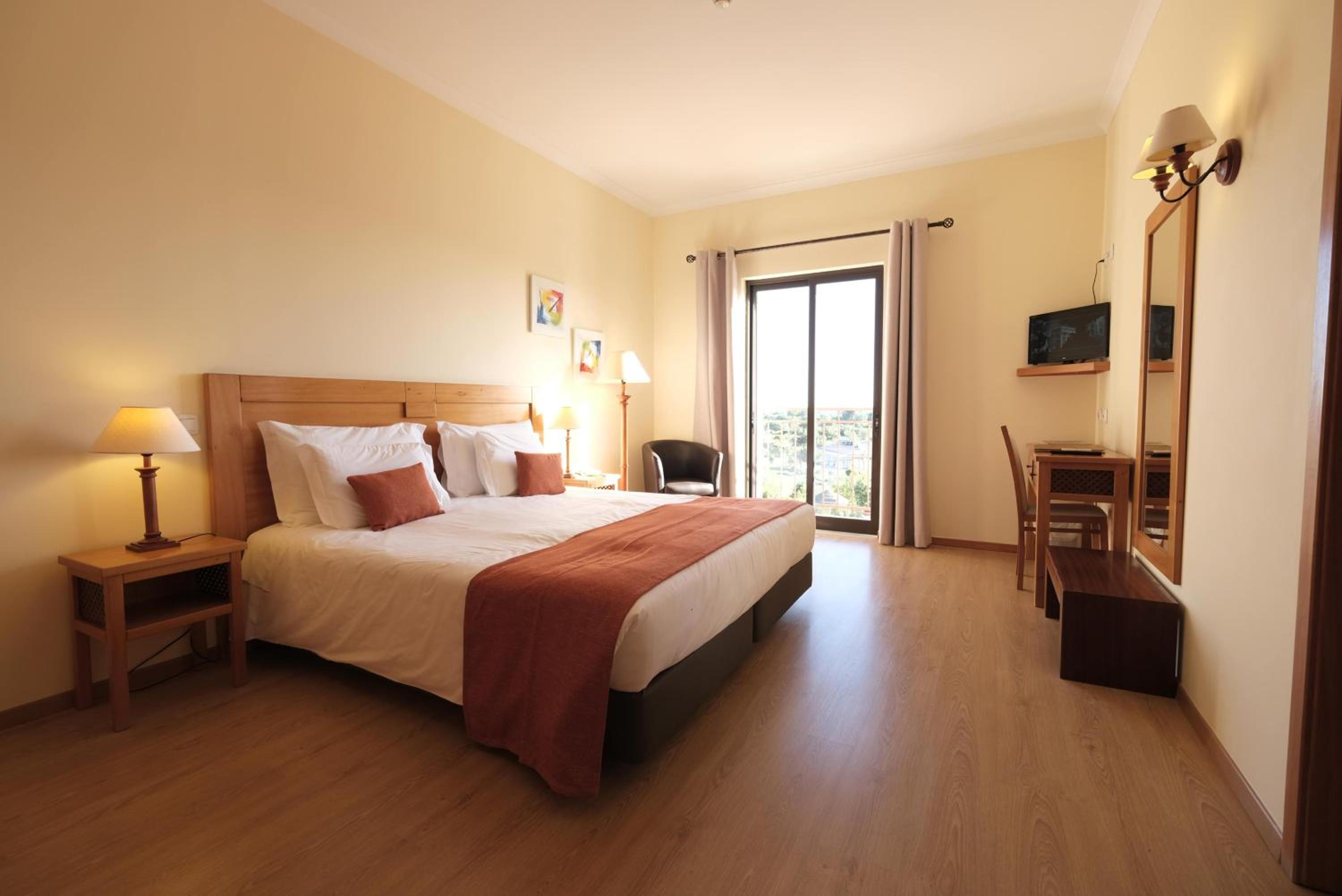 Double or Twin Room - Photo 4