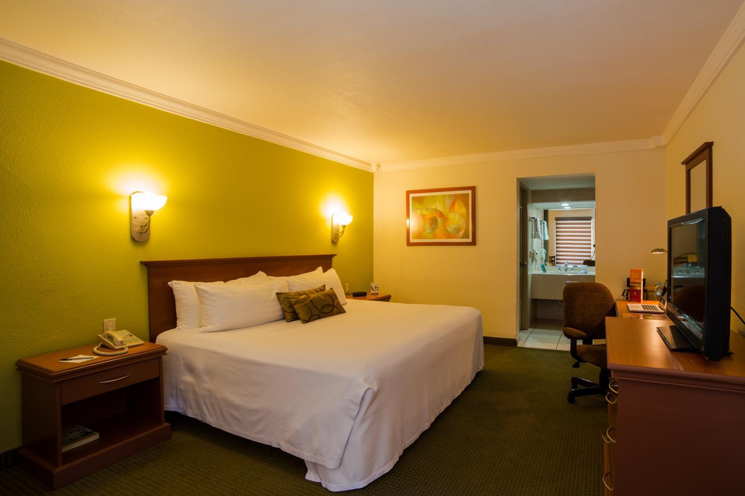 Standard King Room - Photo 5