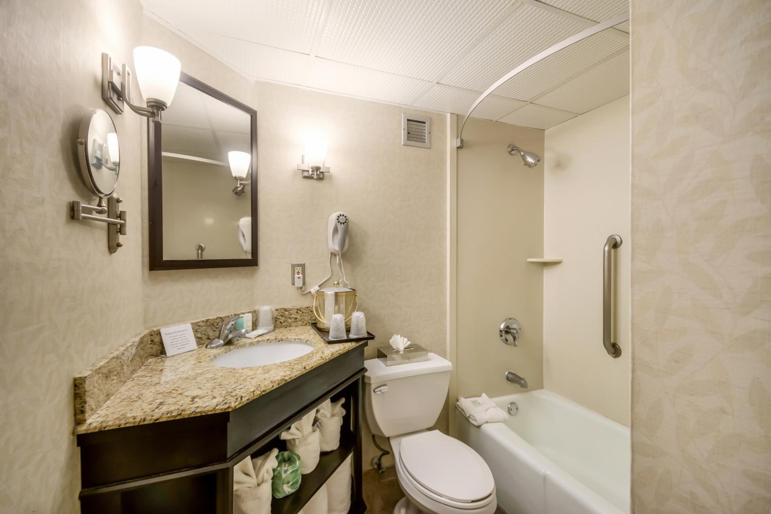 King Room - Non-Smoking photo 2