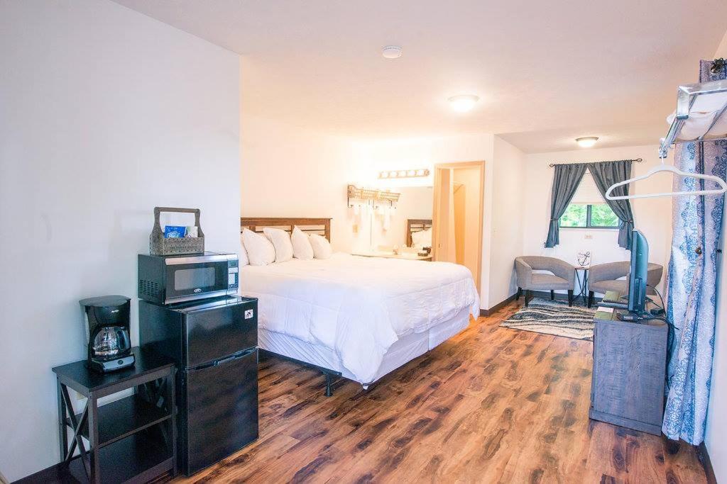King Room With Pool View photo 1