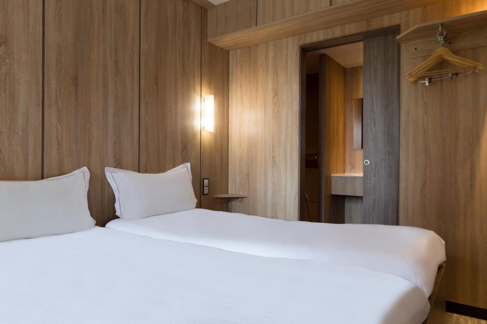Twin Room - Photo 2