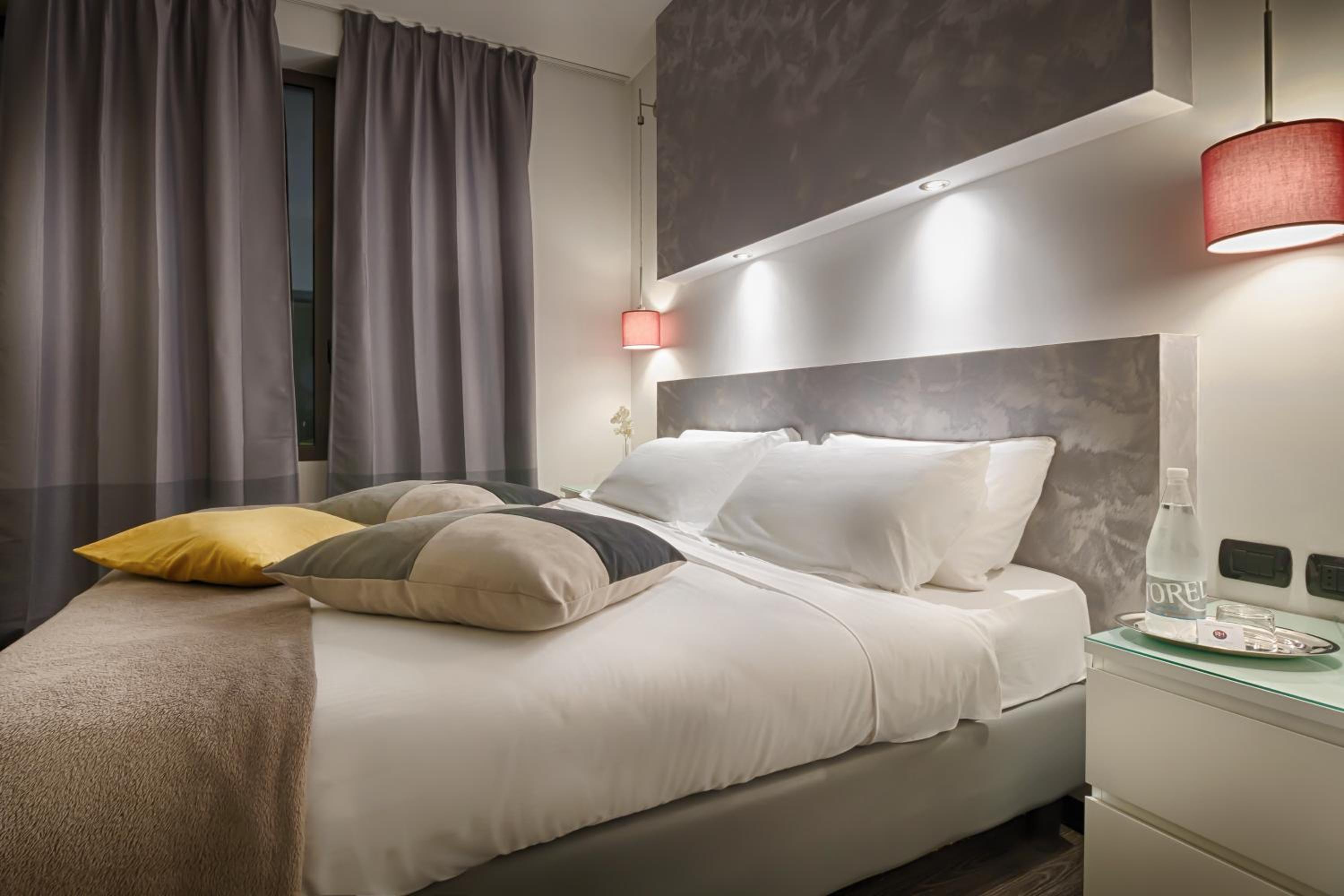 Comfort Double Room thumbnail 5