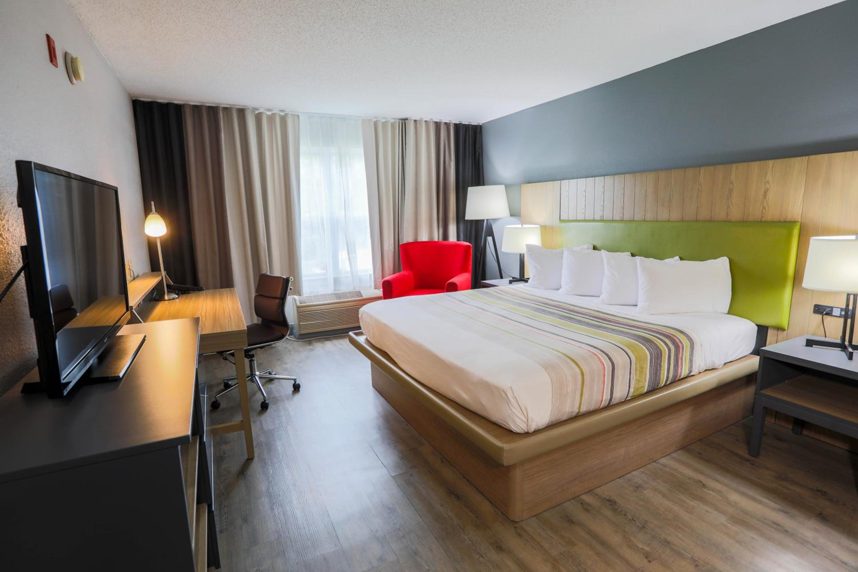 King Room - Non-Smoking - Photo 1