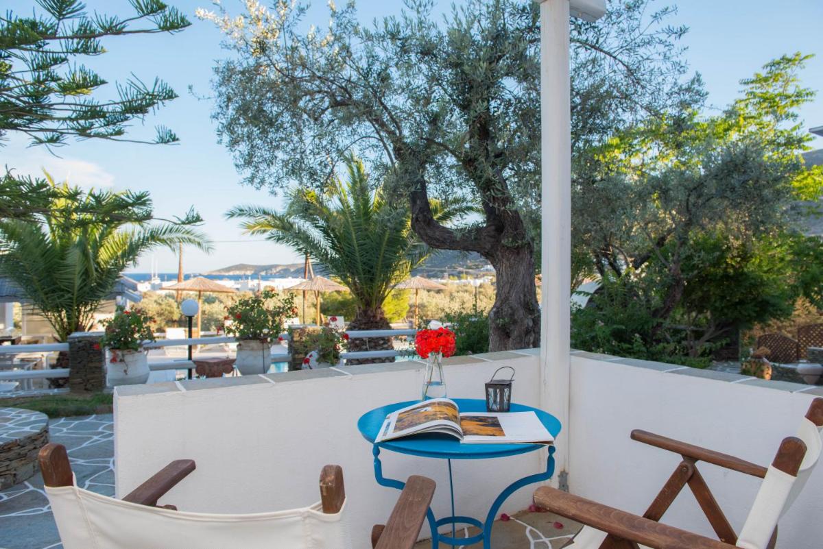 Double Room with Pool View photo 3
