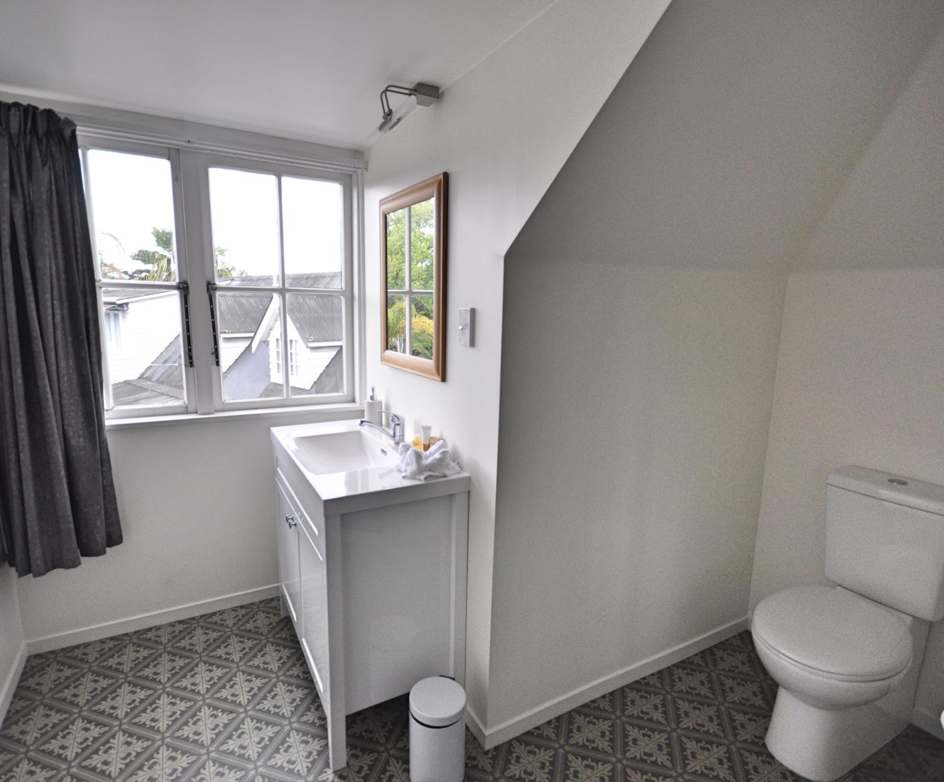 Two-Bedroom Suite - Photo 8