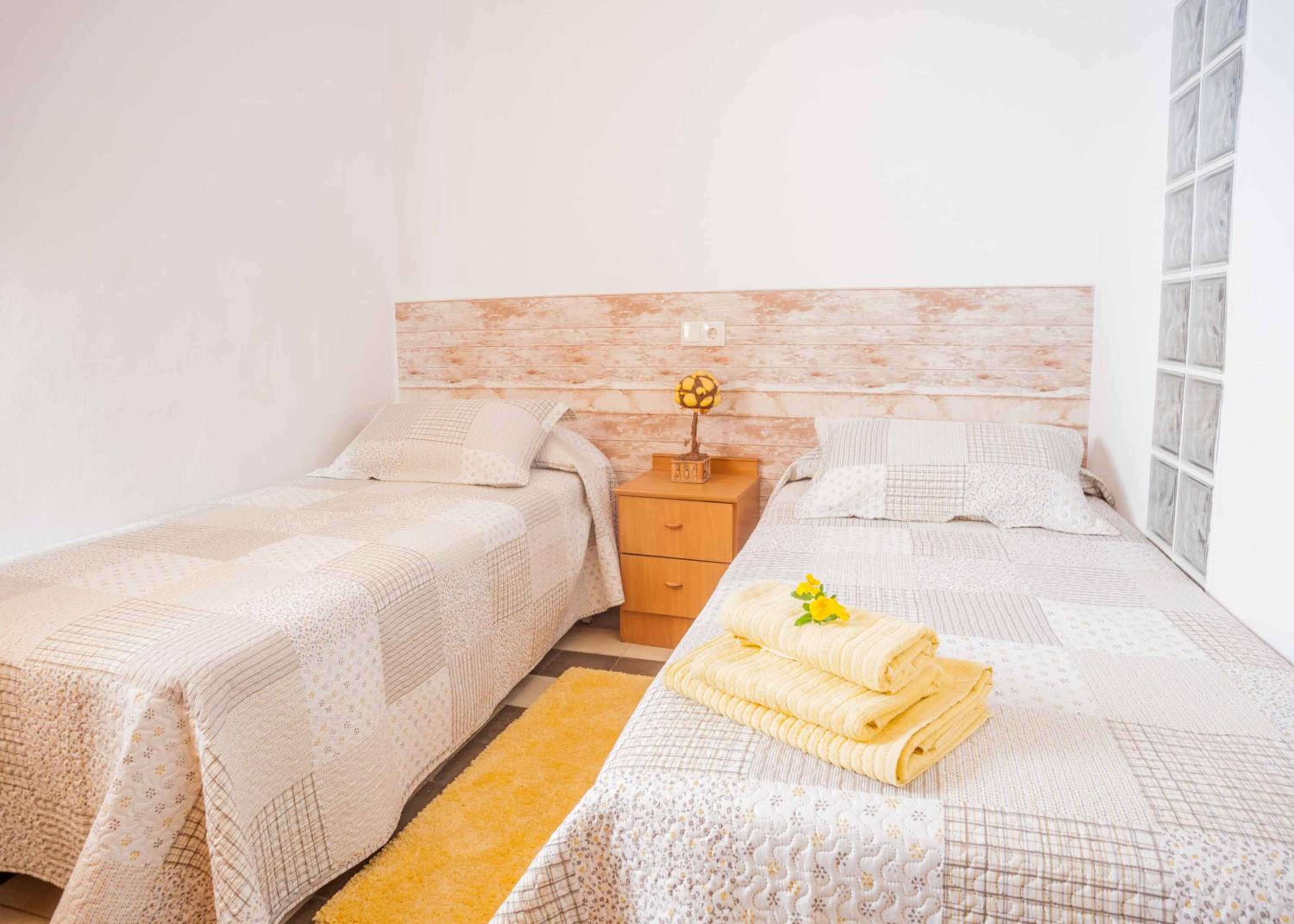 Standard Twin Room - Photo 12