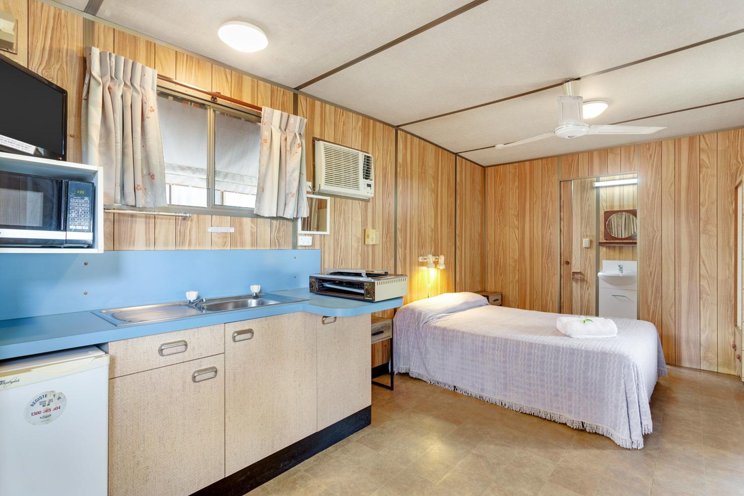 Double Bungalow with Private Bathroom photo 3