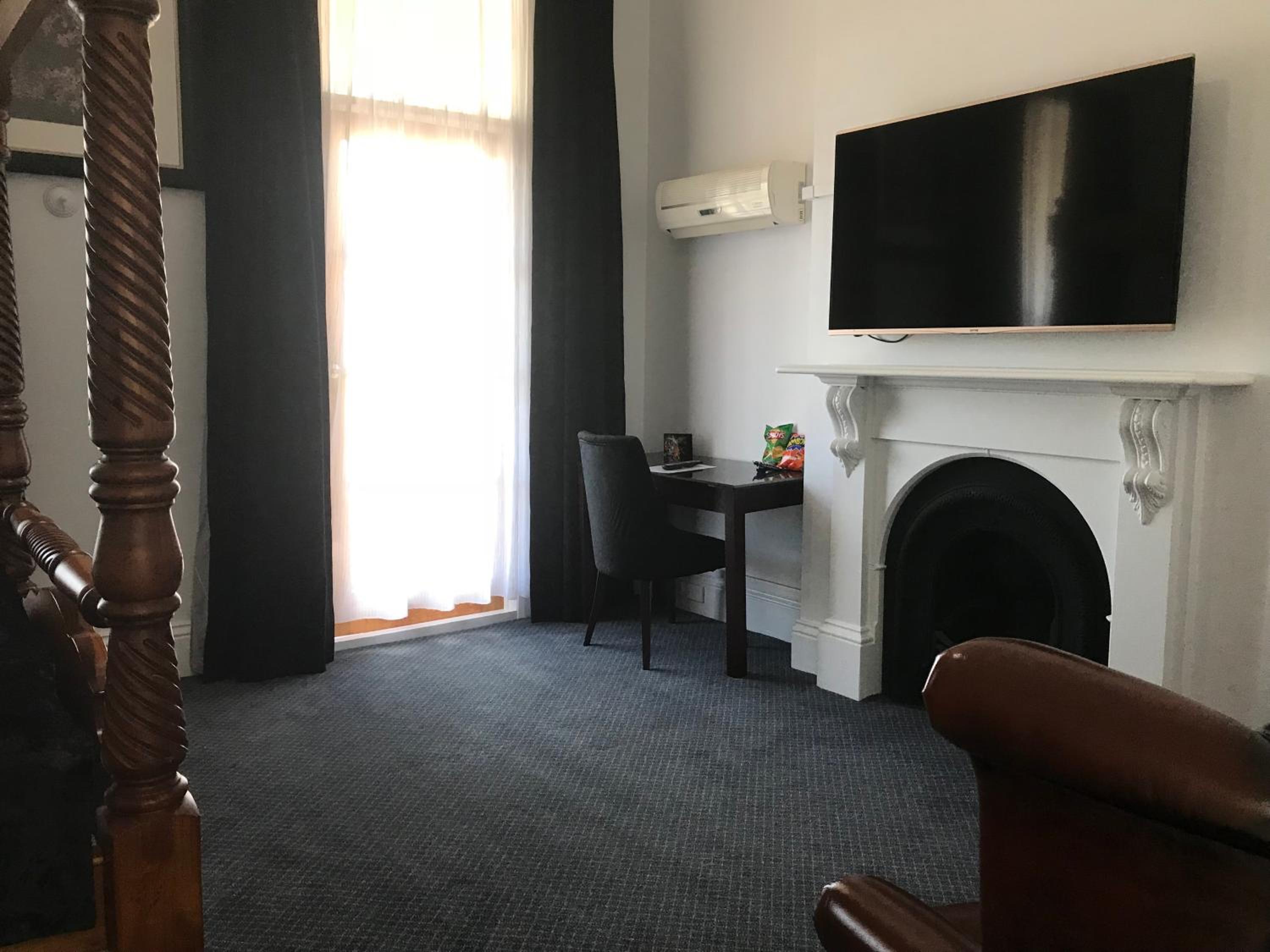 Premium Queen Room - Photo 19