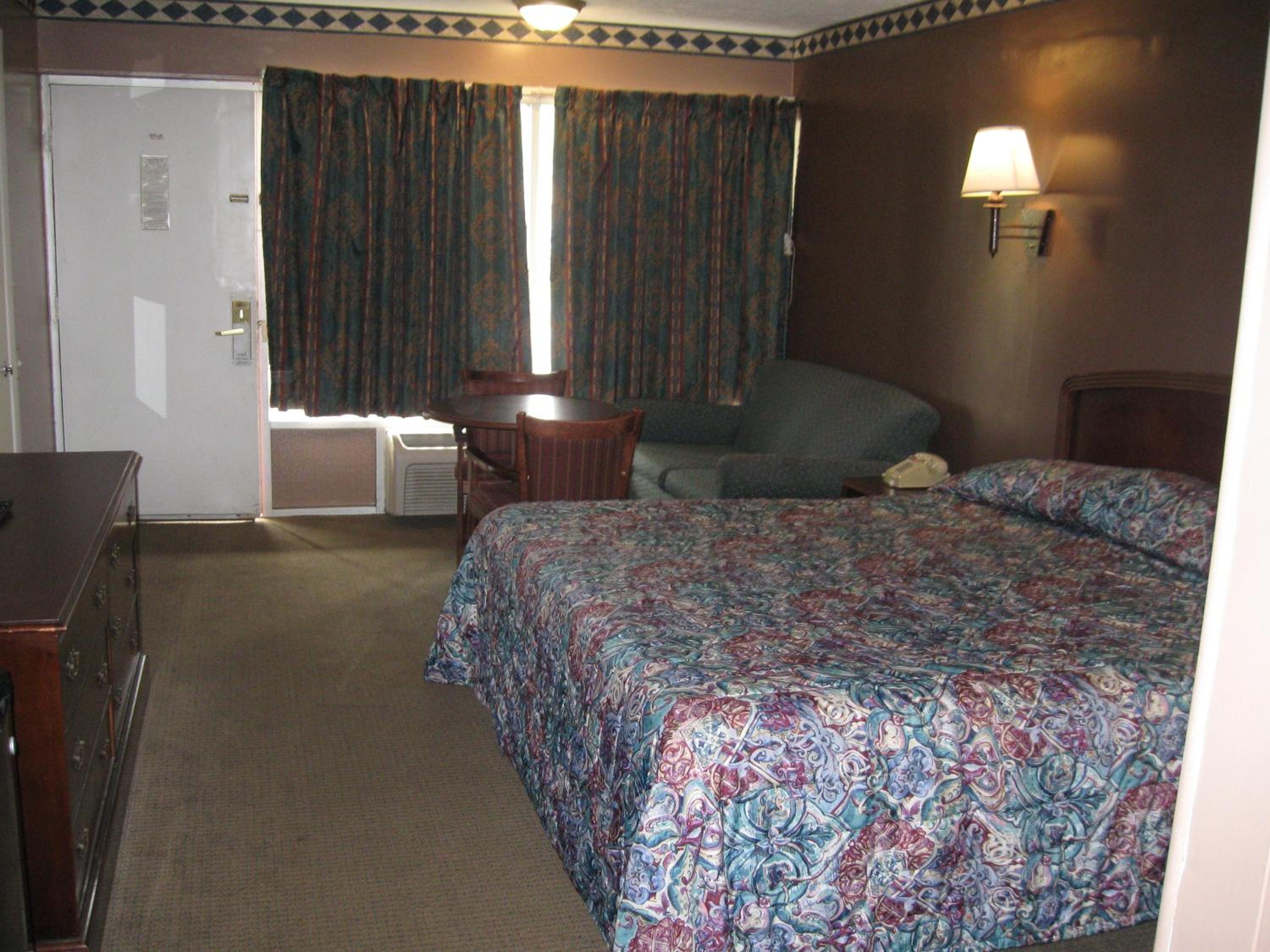 King Bed Smoking photo 1