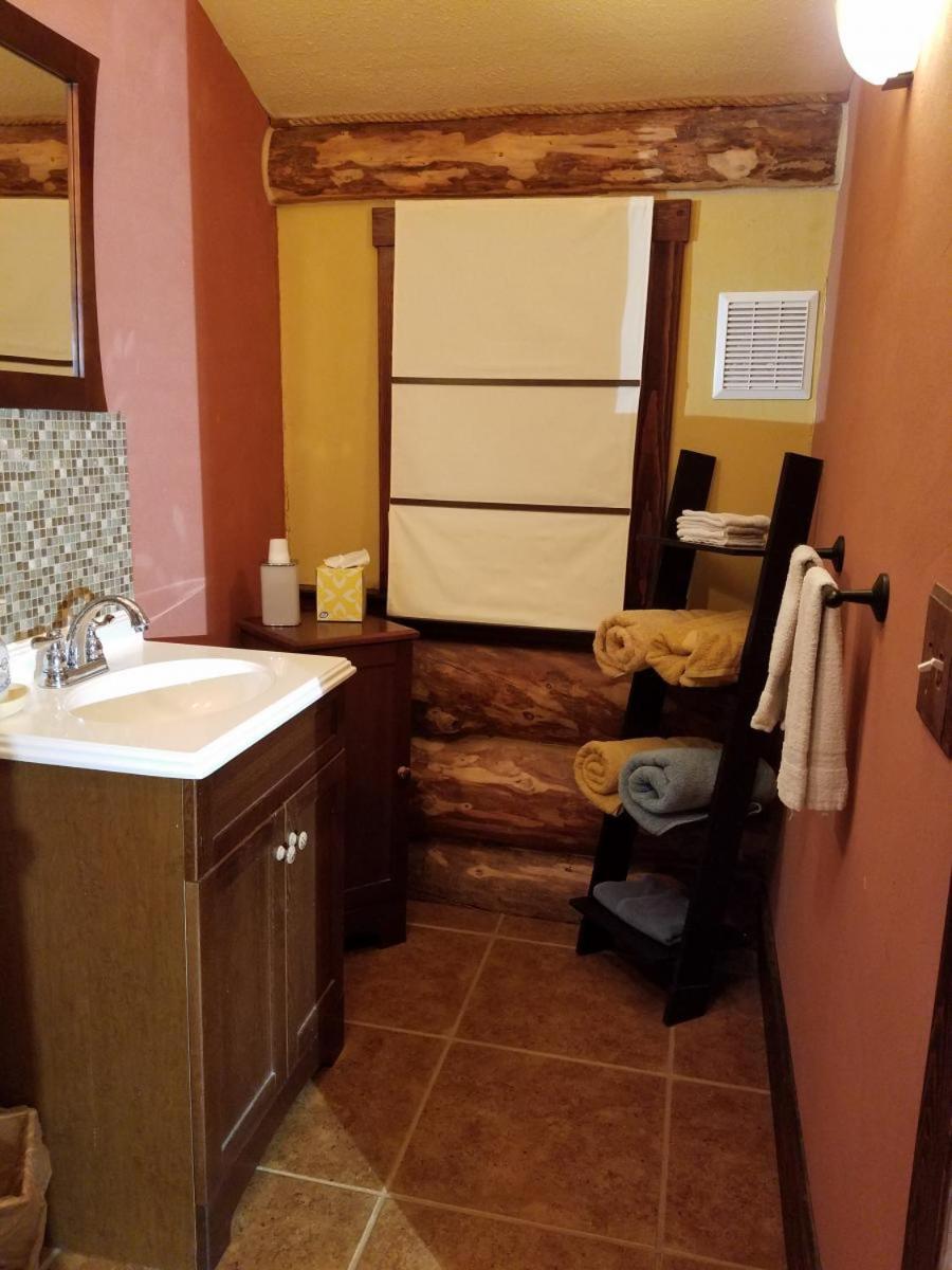 Room 6 - Upper Level photo 3