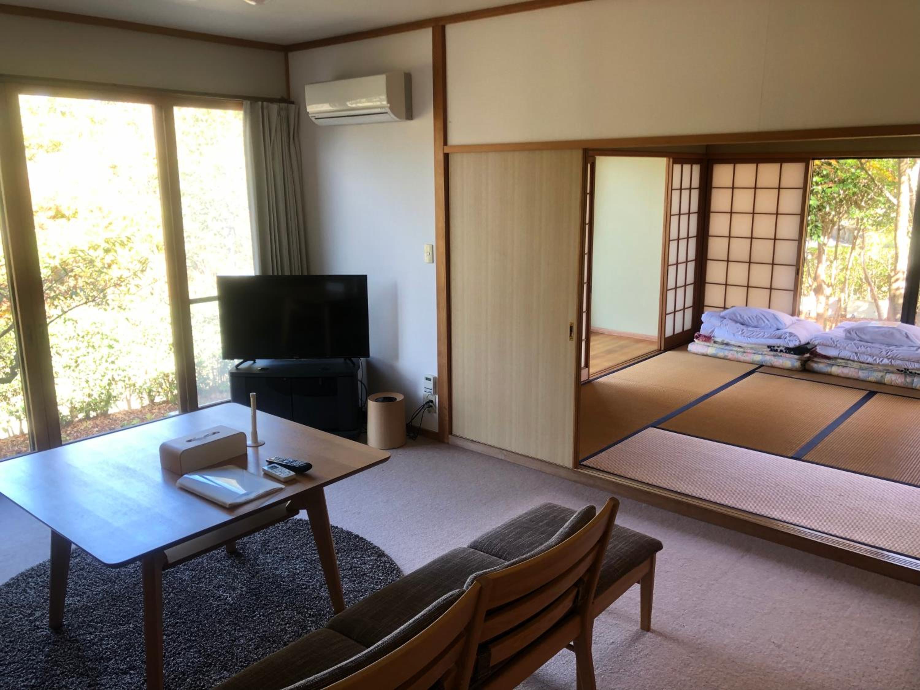 Quadruple Room with Private Bathroom - Photo 8