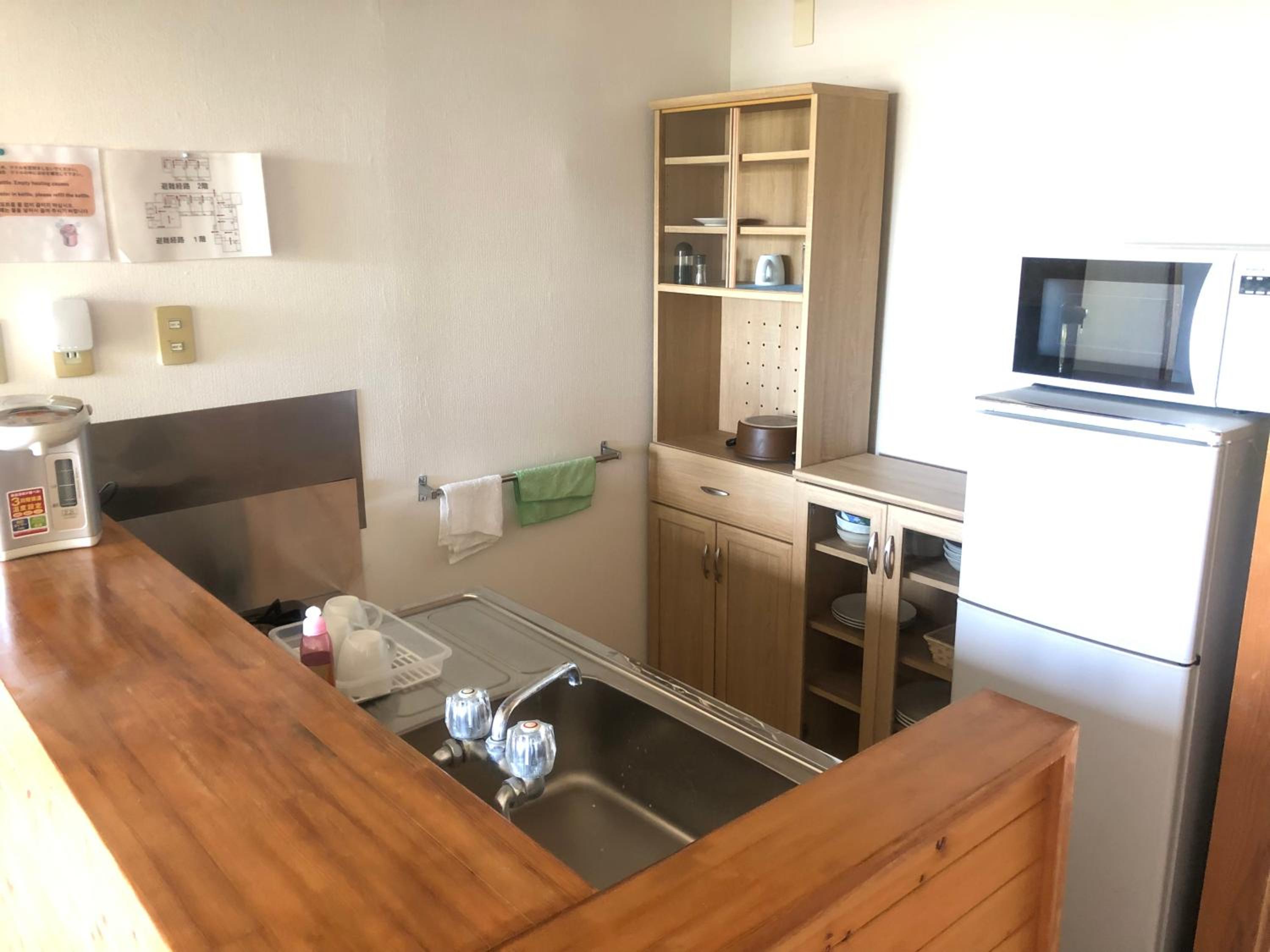Quadruple Room with Private Bathroom - Photo 6