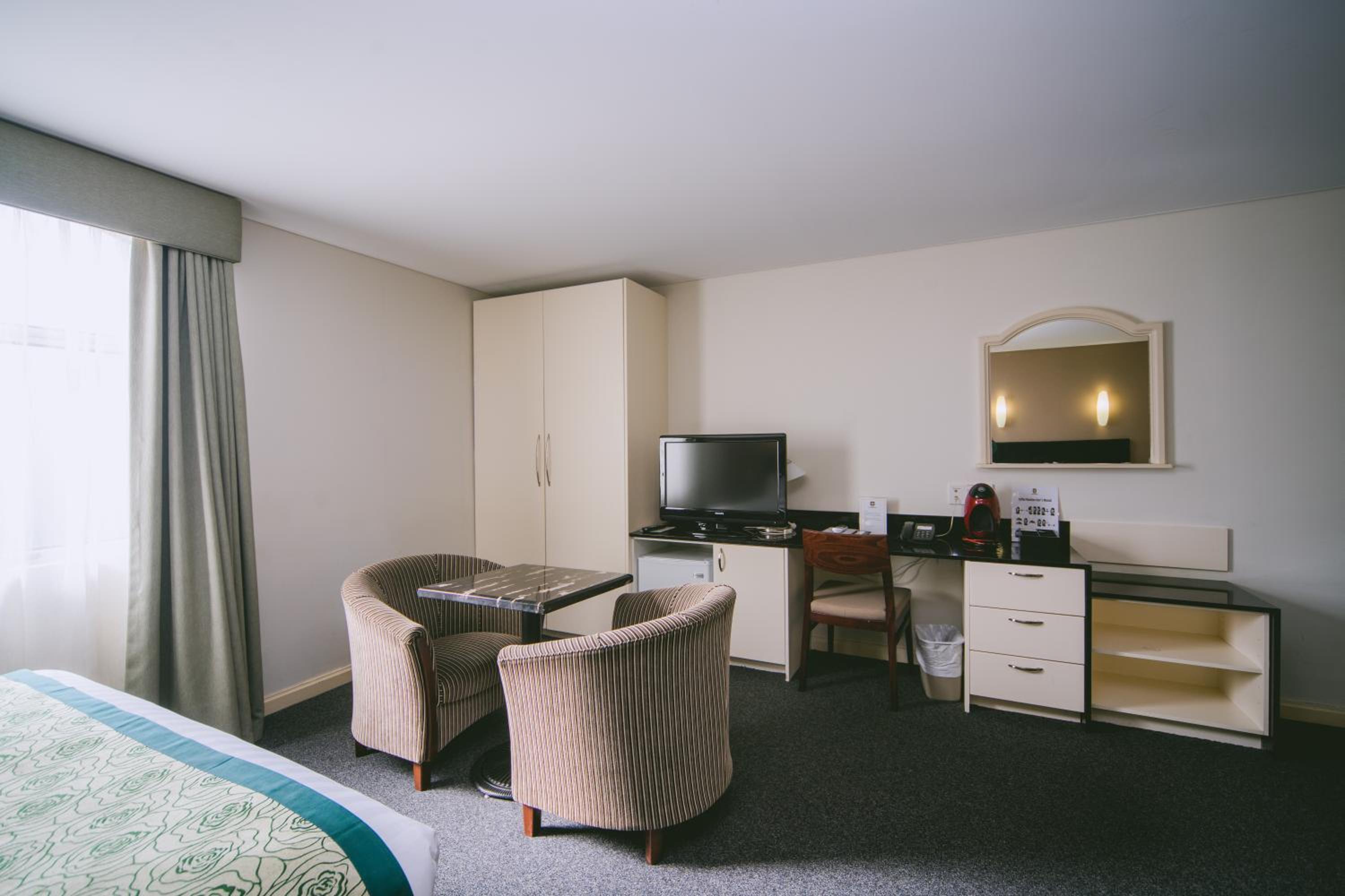 Regency Twin Room with Spa Bath - Photo 5