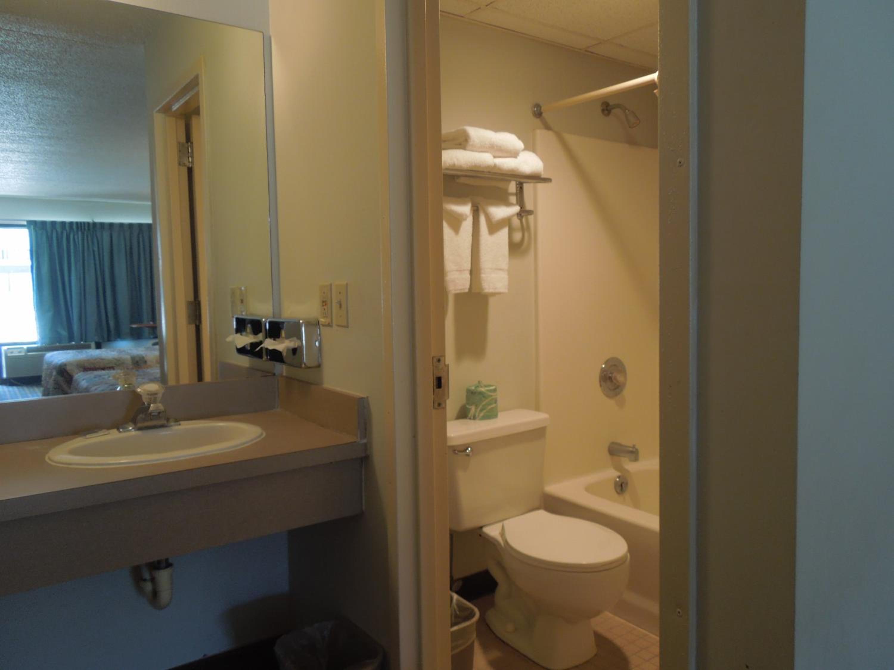 Deluxe Double Room with Two Double Beds - Photo 5