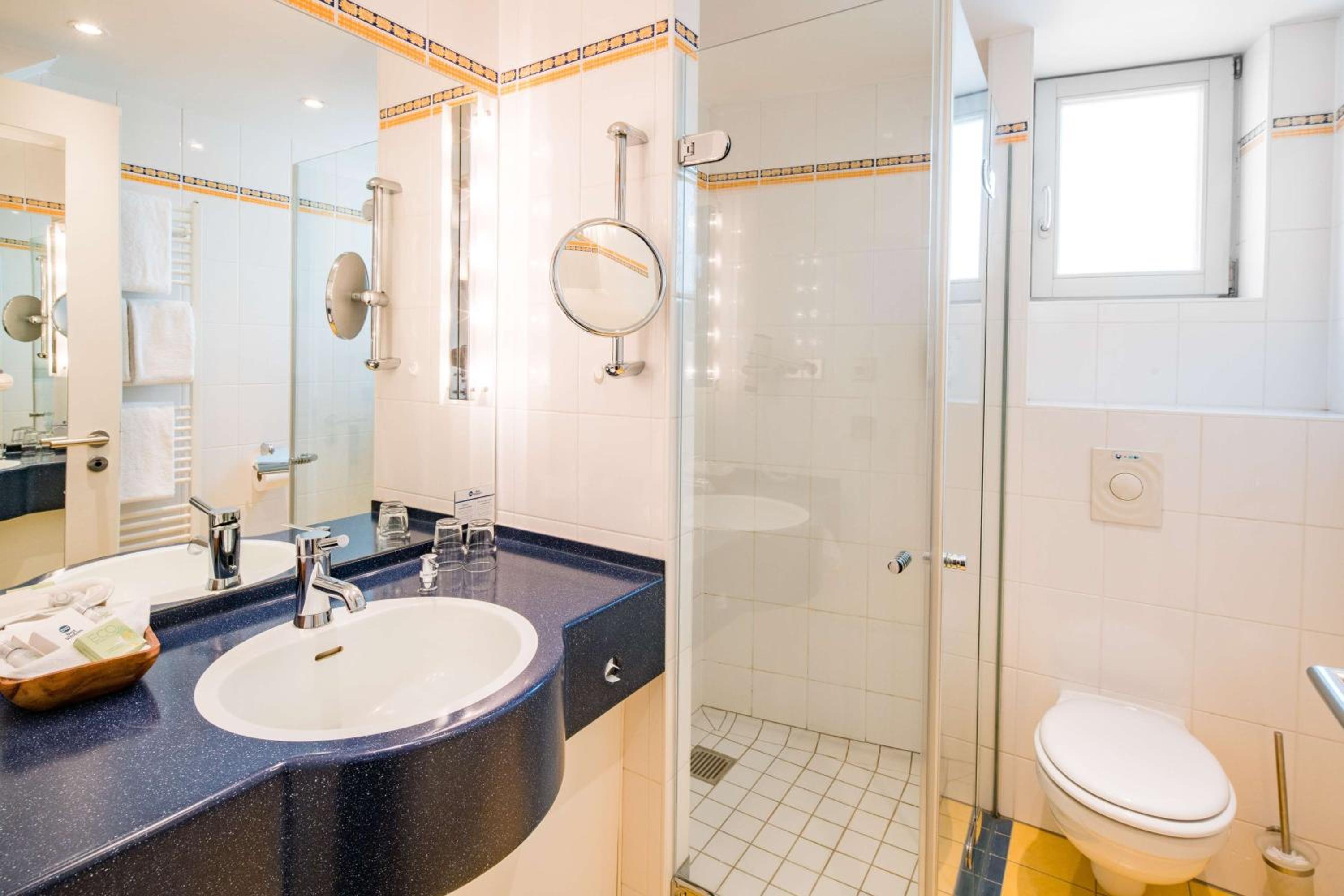 Business Double Room thumbnail 5