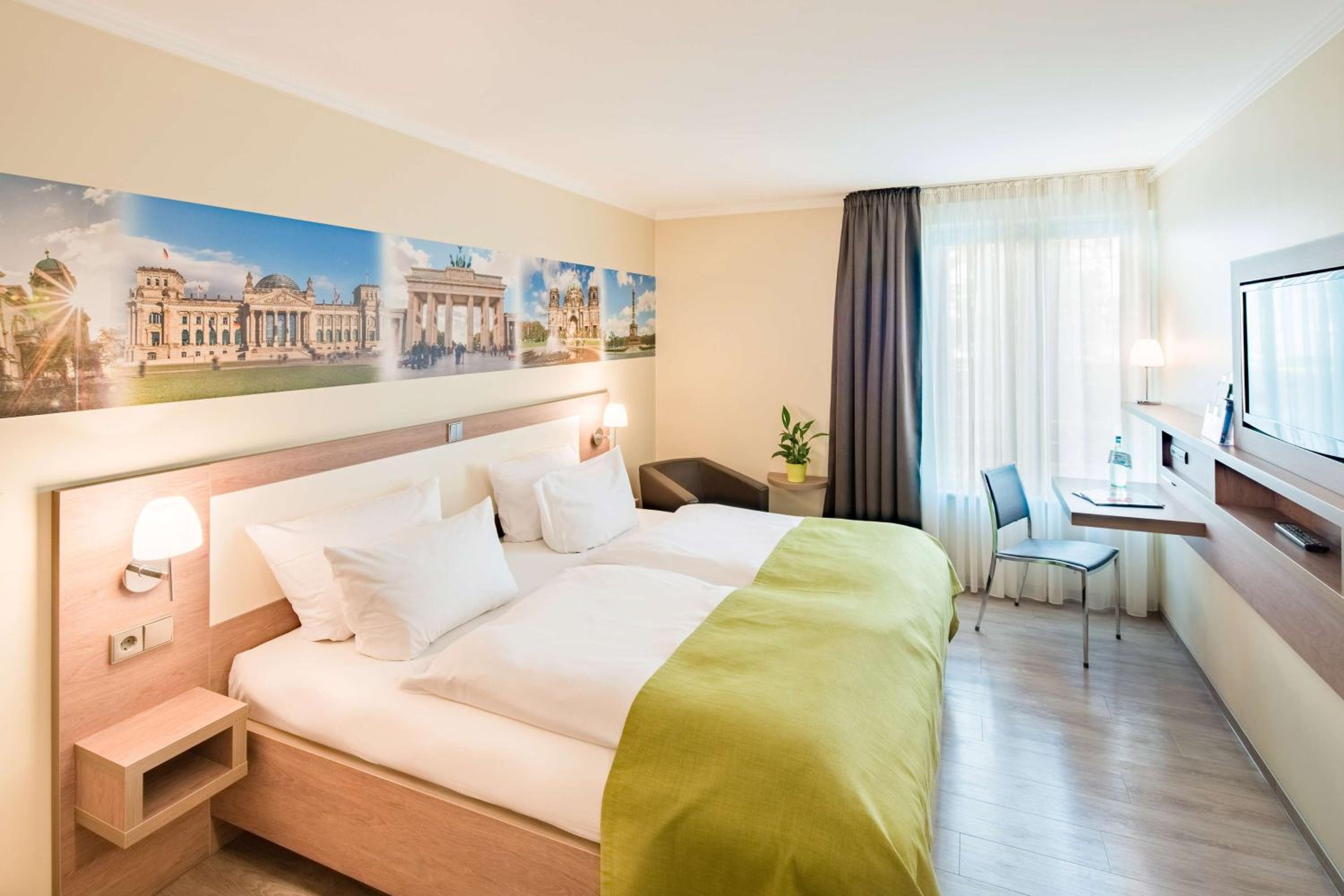 Standard Double Room thumbnail 5