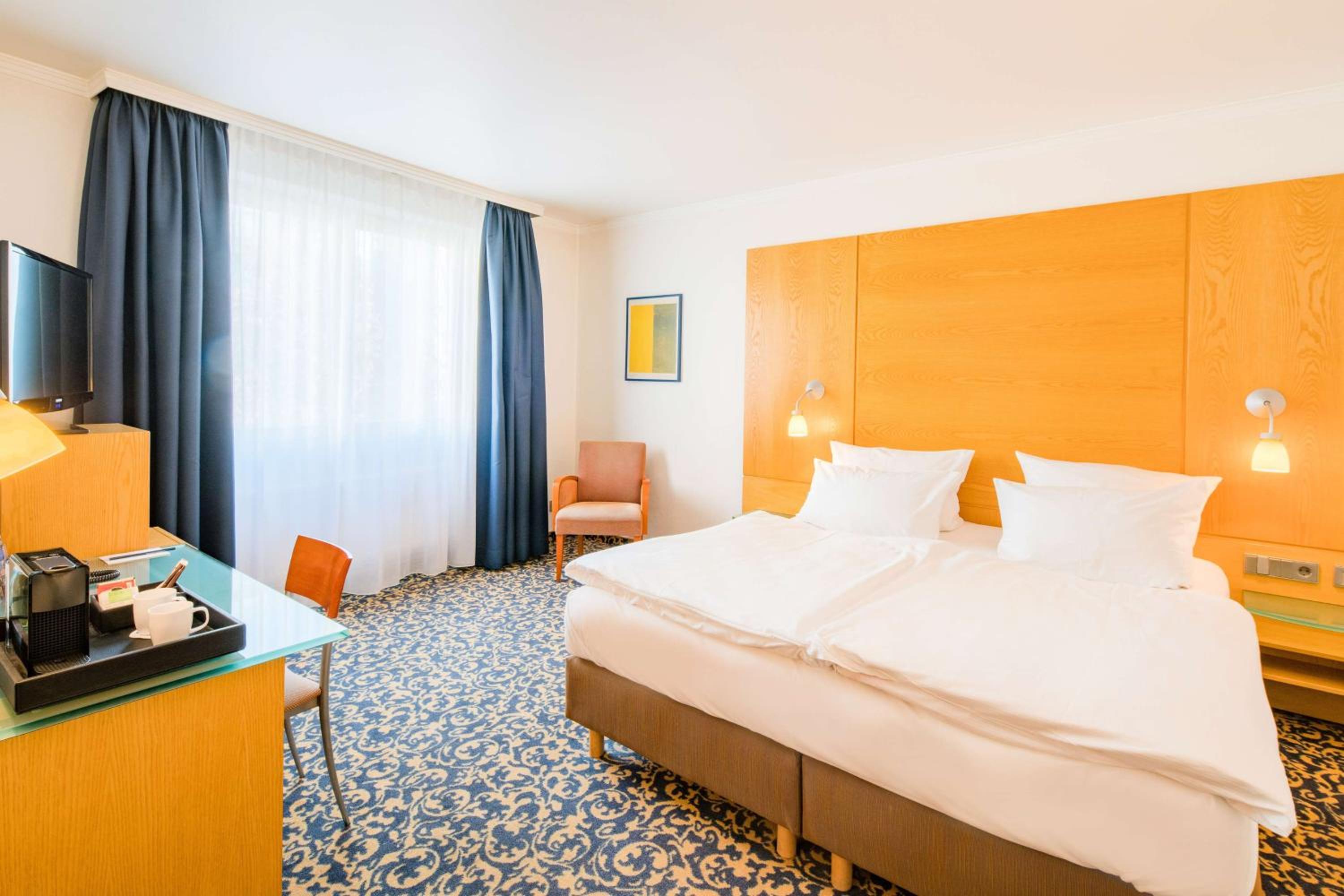 Business Double Room thumbnail 6