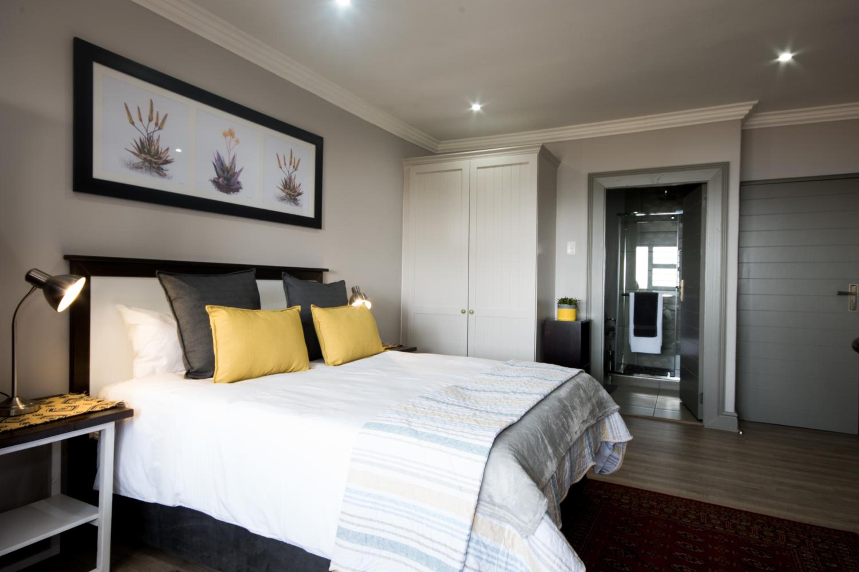Luxury Suite - Photo 6